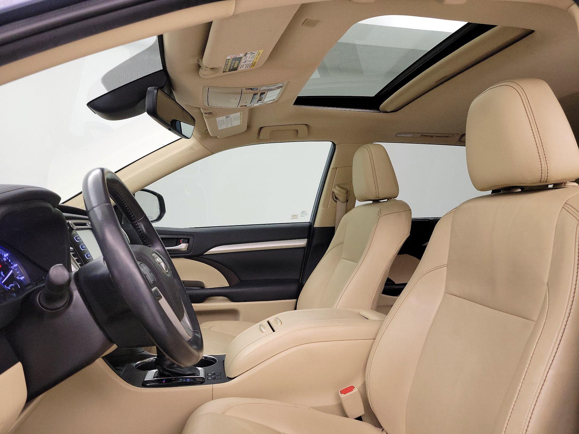 Thumbnail: 2019 Toyota Highlander - 18