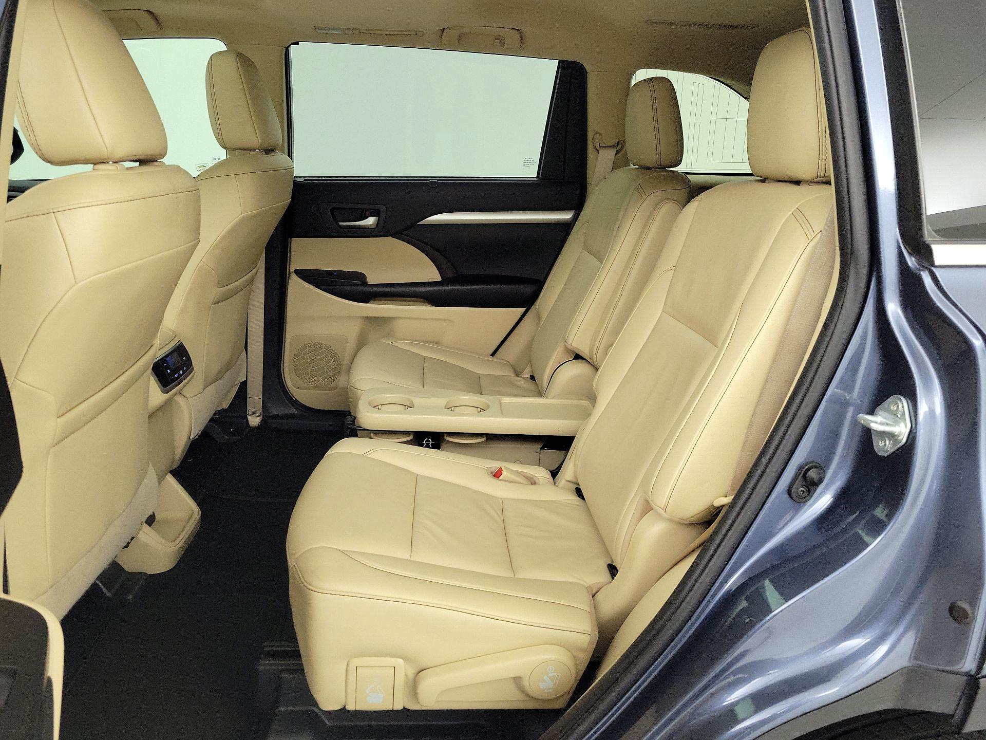 Thumbnail: 2019 Toyota Highlander - 19