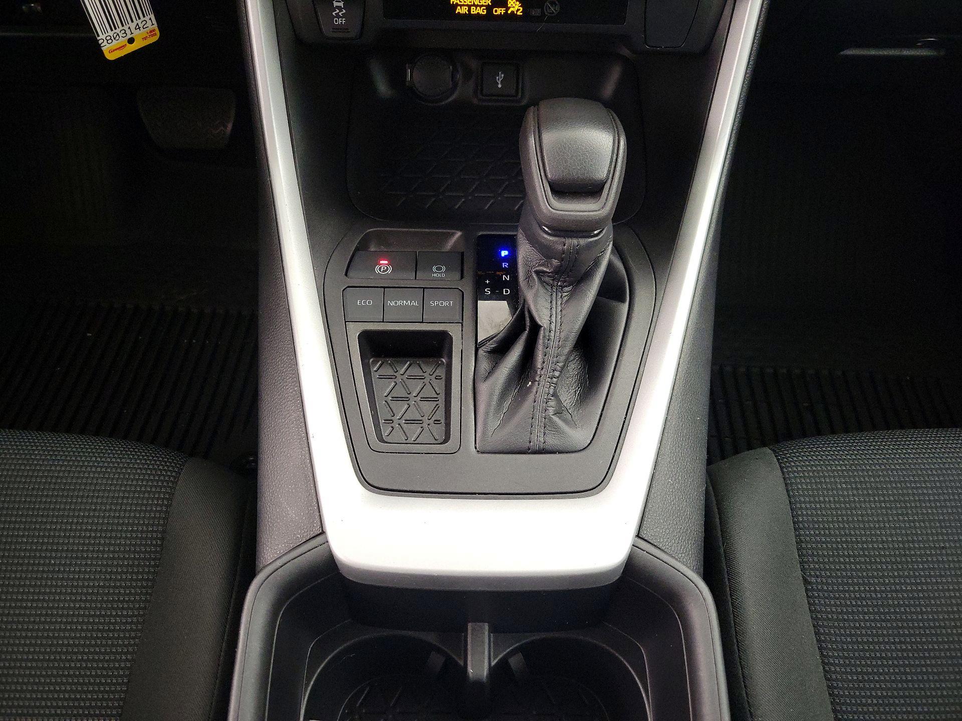 Thumbnail: 2022 Toyota RAV4 - 17