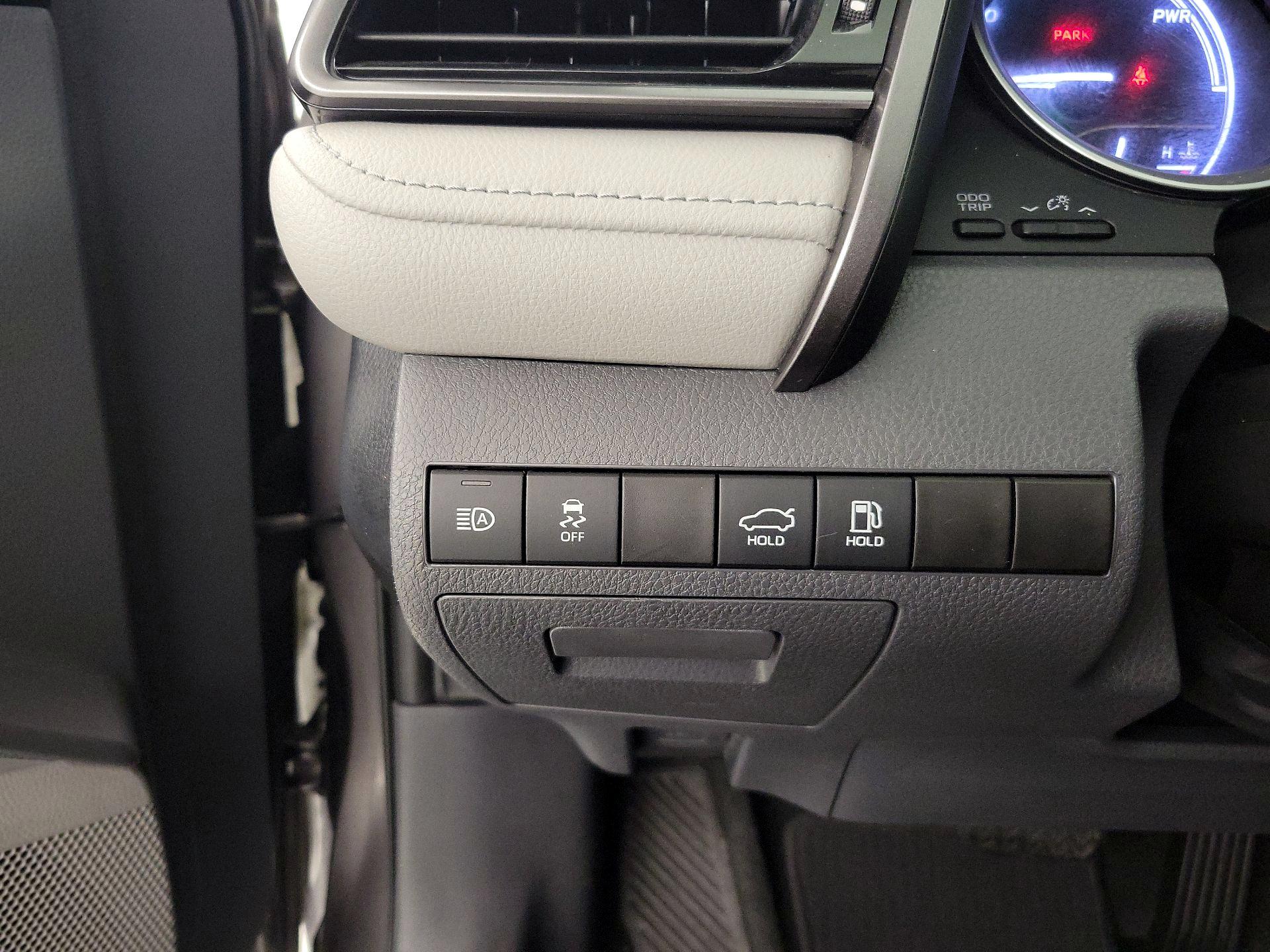 Thumbnail: 2022 Toyota Camry - 13