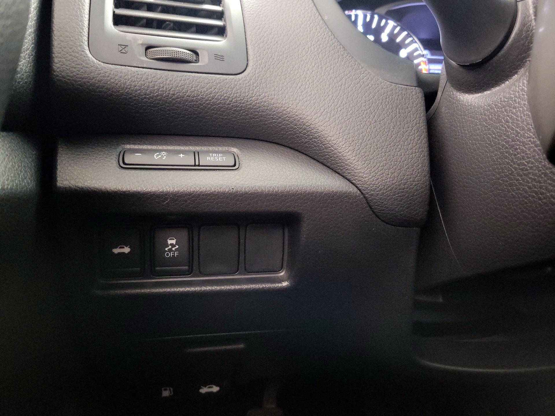 Thumbnail: 2018 Nissan Altima - 13