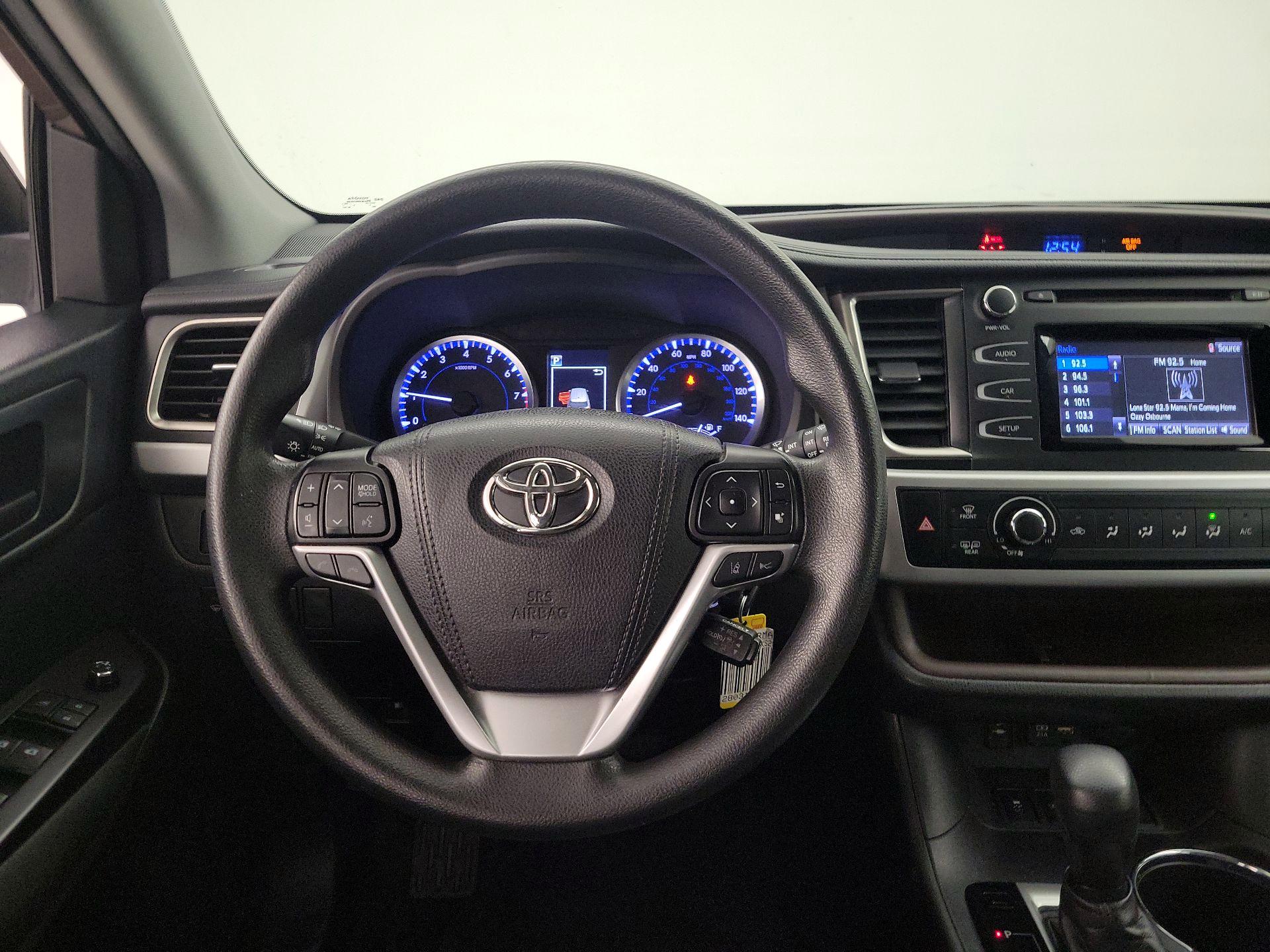 Thumbnail: 2019 Toyota Highlander - 10