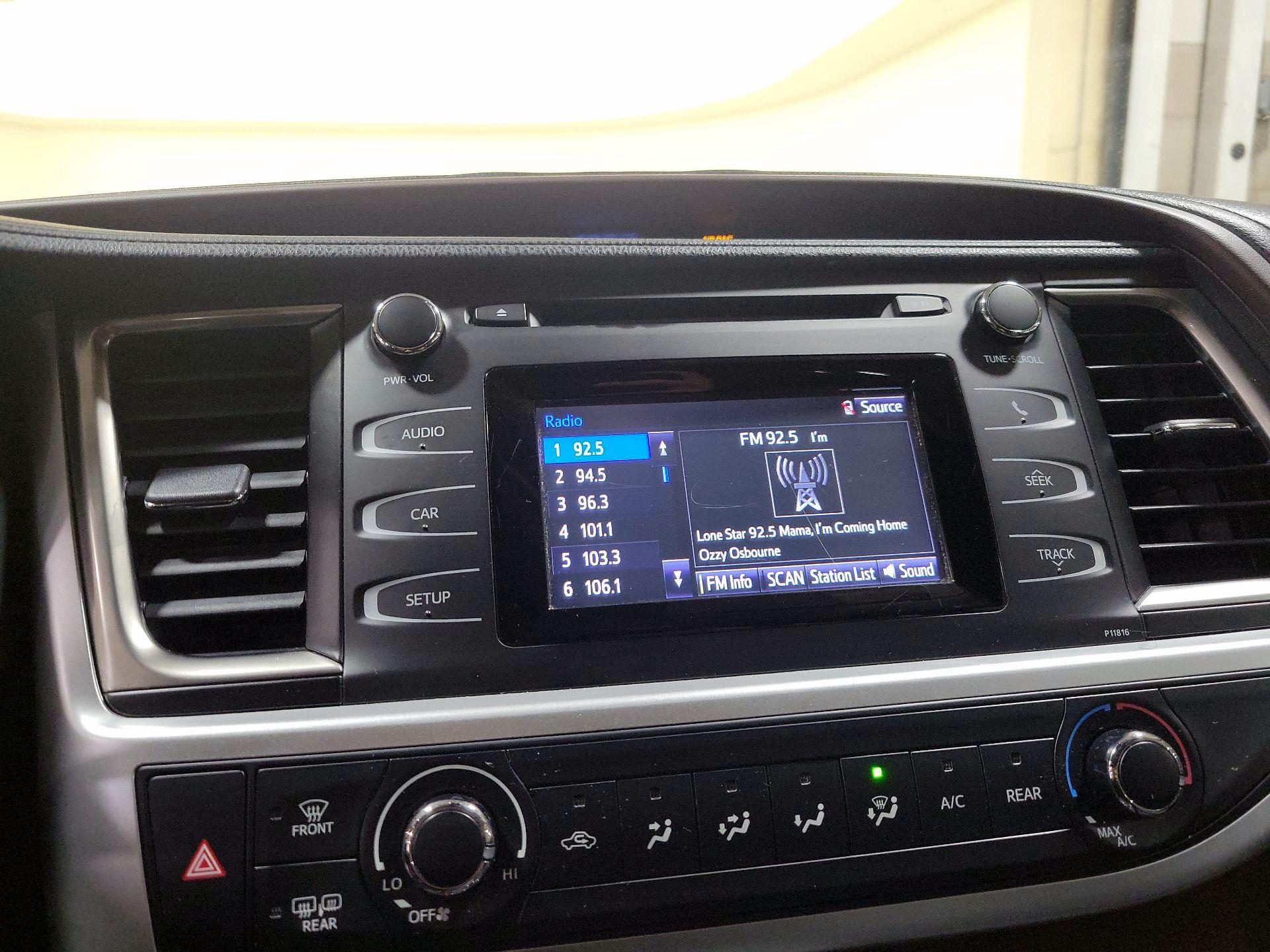 Thumbnail: 2019 Toyota Highlander - 14