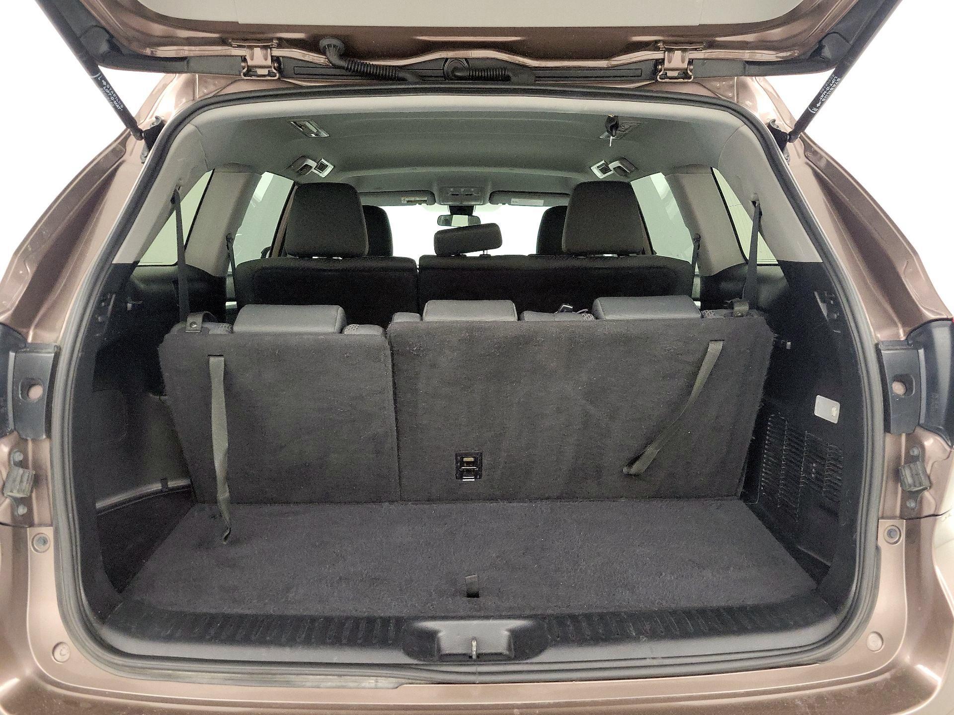 Thumbnail: 2019 Toyota Highlander - 18