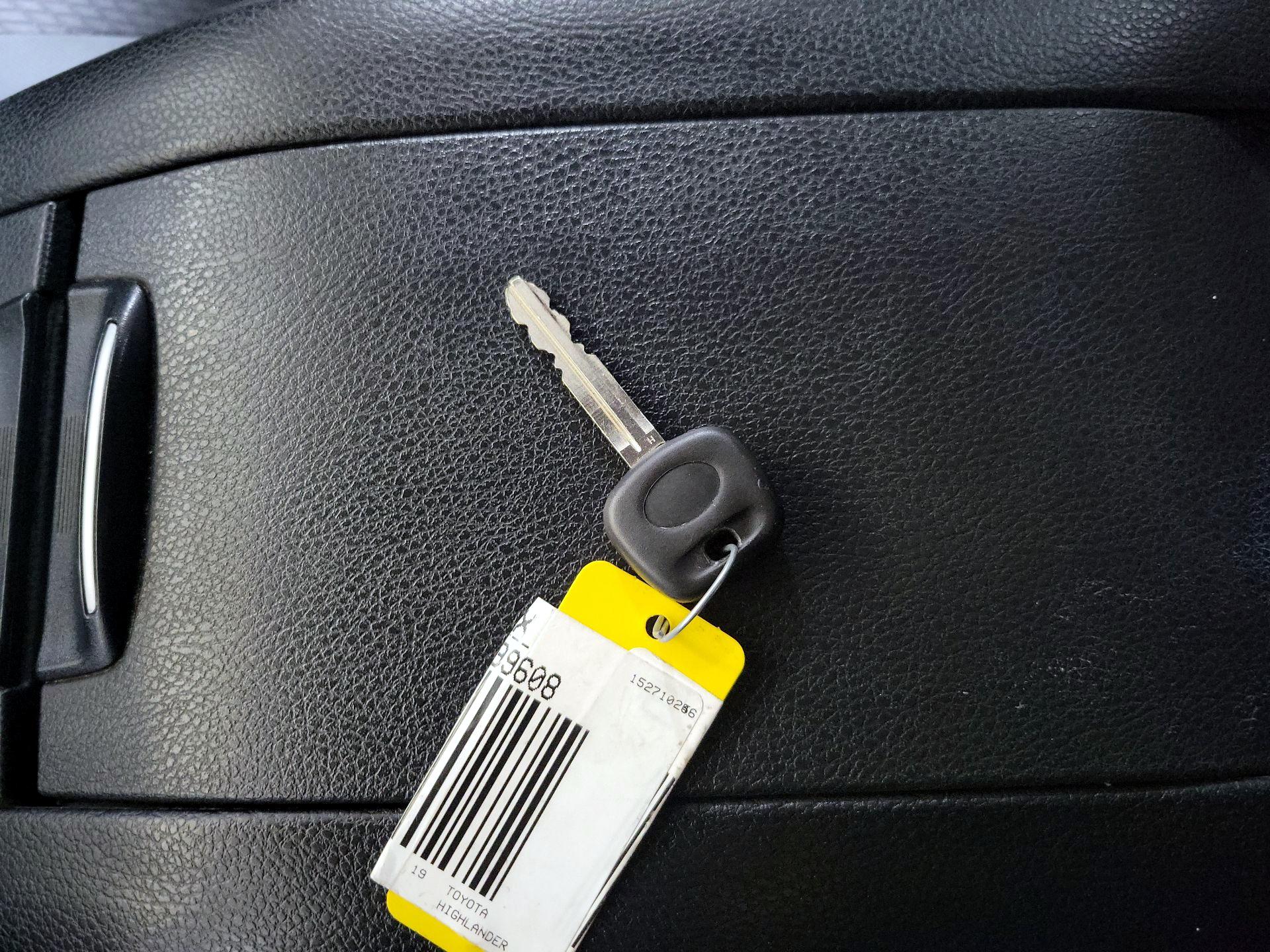 Thumbnail: 2019 Toyota Highlander - 20