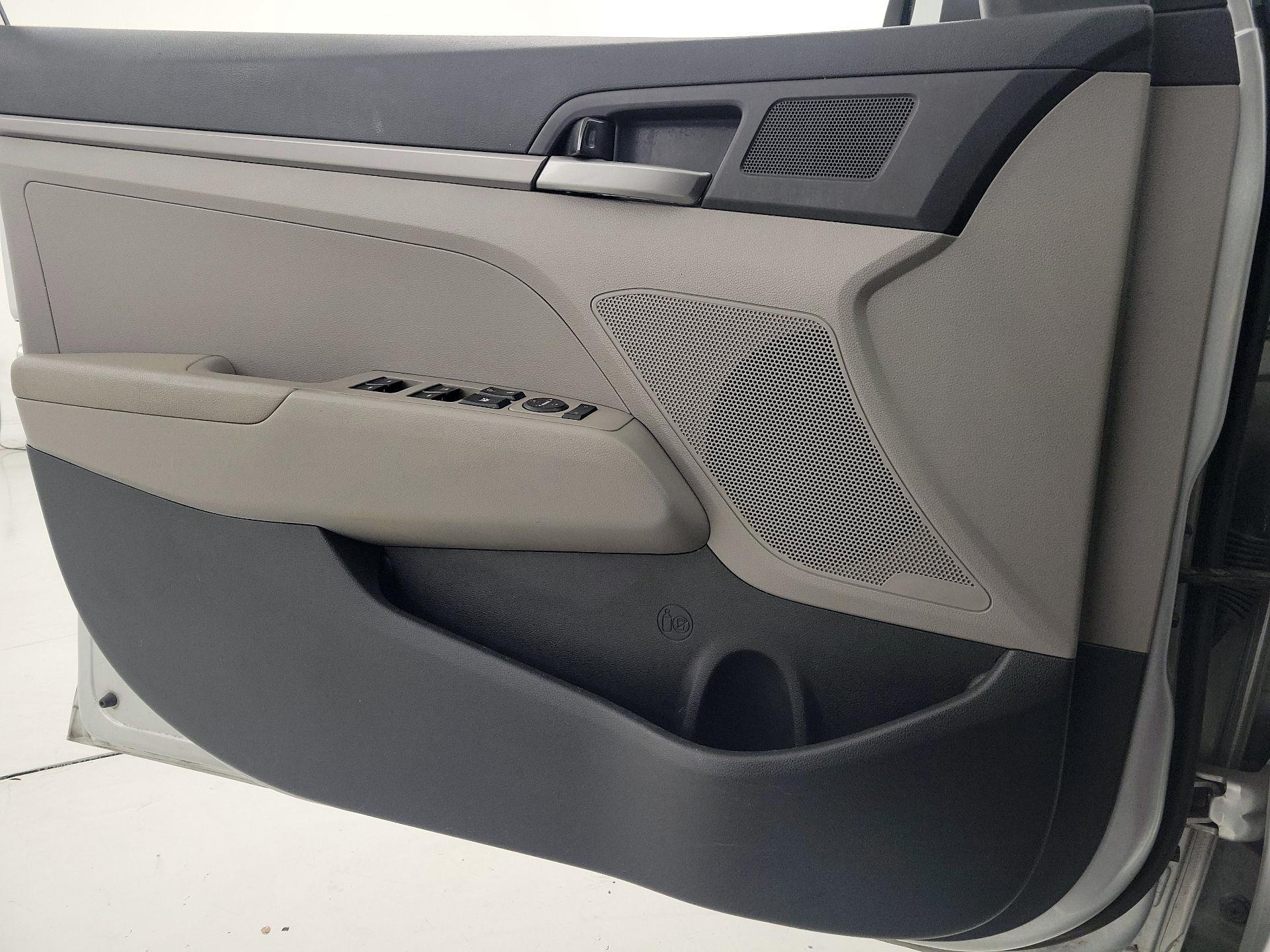 Thumbnail: 2017 Hyundai Elantra - 12