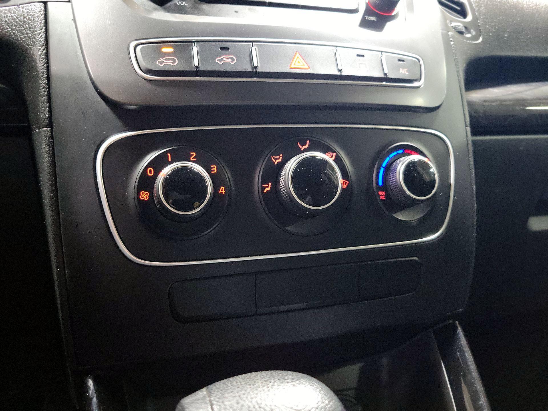 Thumbnail: 2015 Kia Sorento - 15