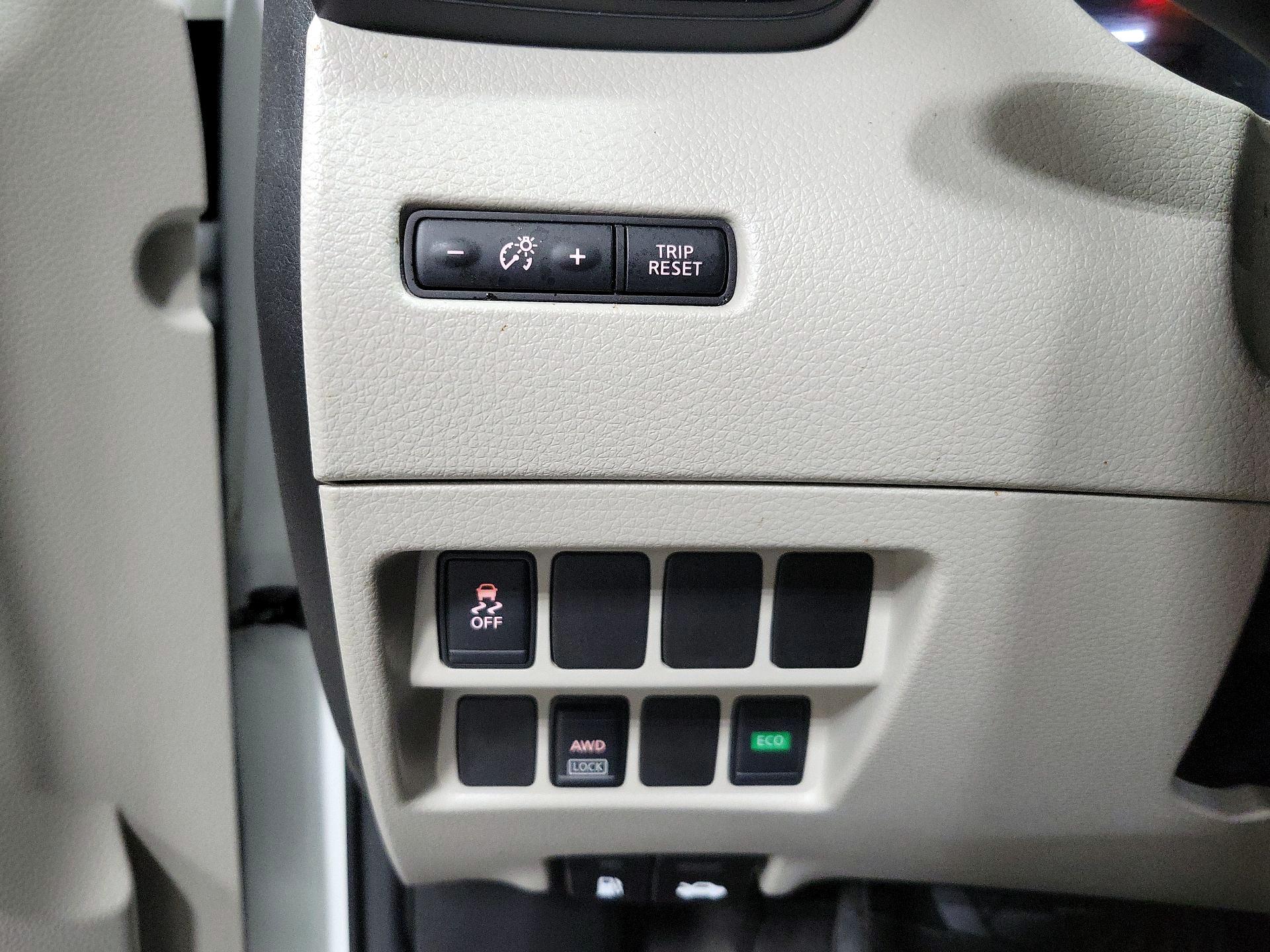 Thumbnail: 2017 Nissan Rogue Sport - 13