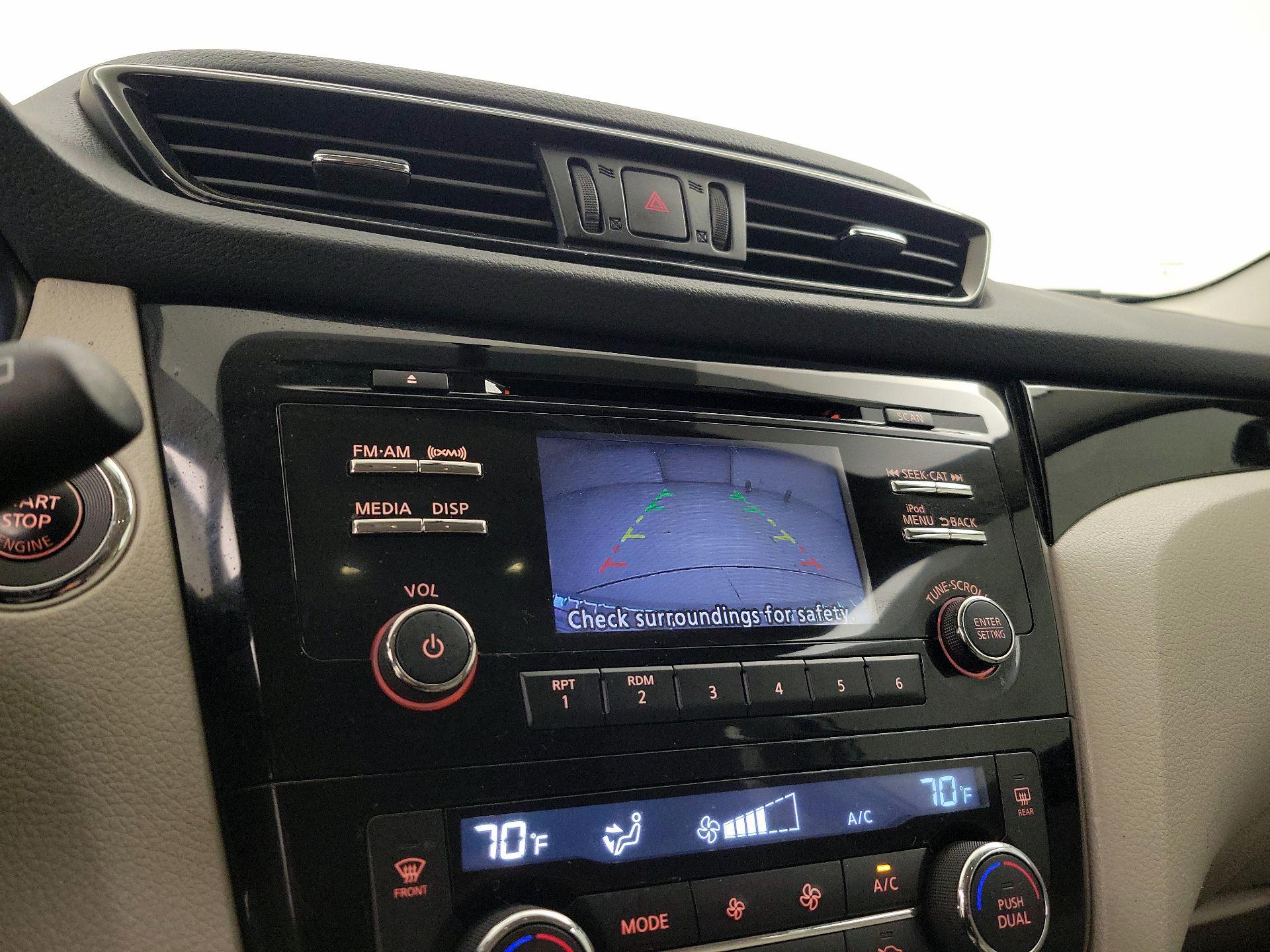 Thumbnail: 2017 Nissan Rogue Sport - 14