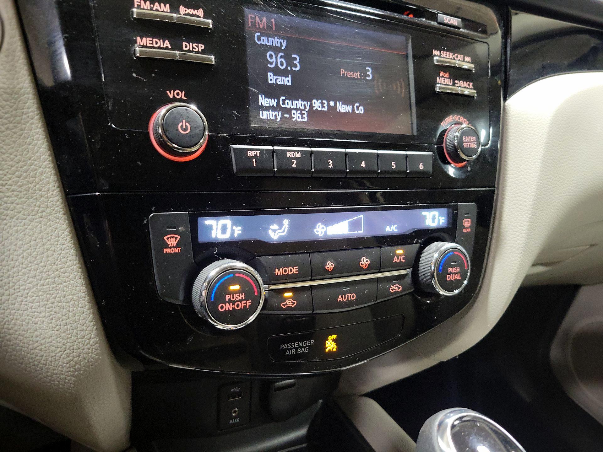 Thumbnail: 2017 Nissan Rogue Sport - 16