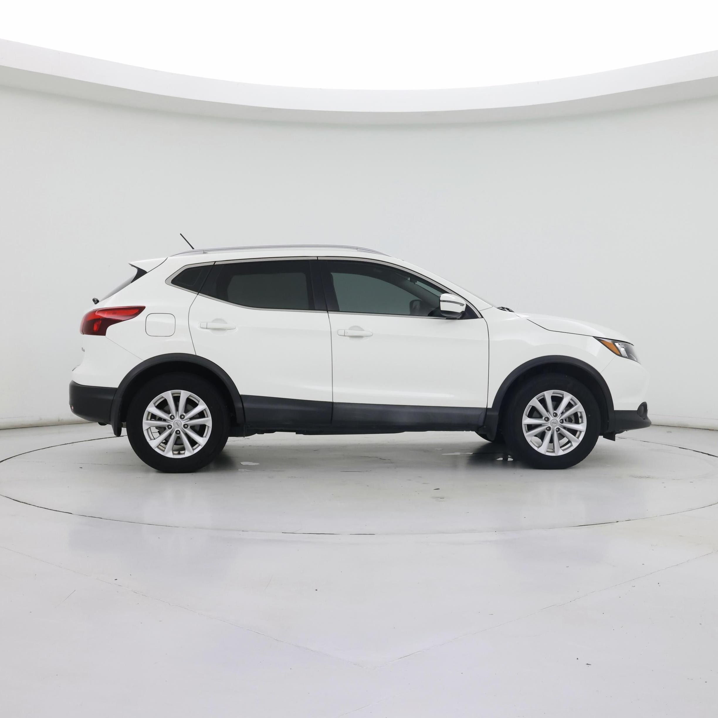 Thumbnail: 2017 Nissan Rogue Sport - 7