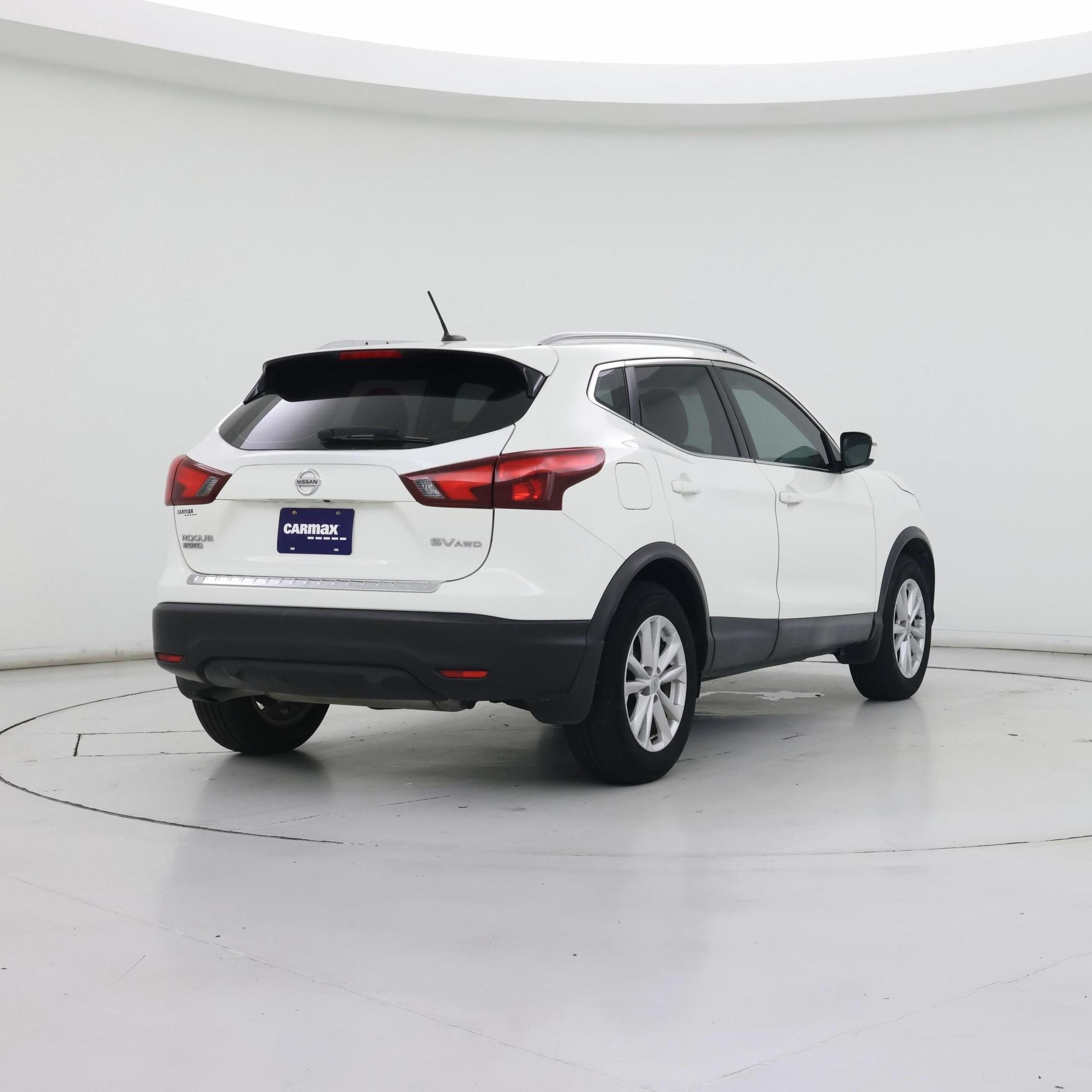 Thumbnail: 2017 Nissan Rogue Sport - 8