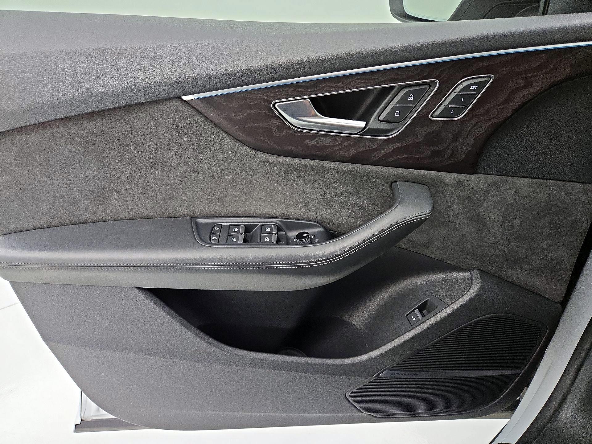 Thumbnail: 2020 Audi Q8 - 12