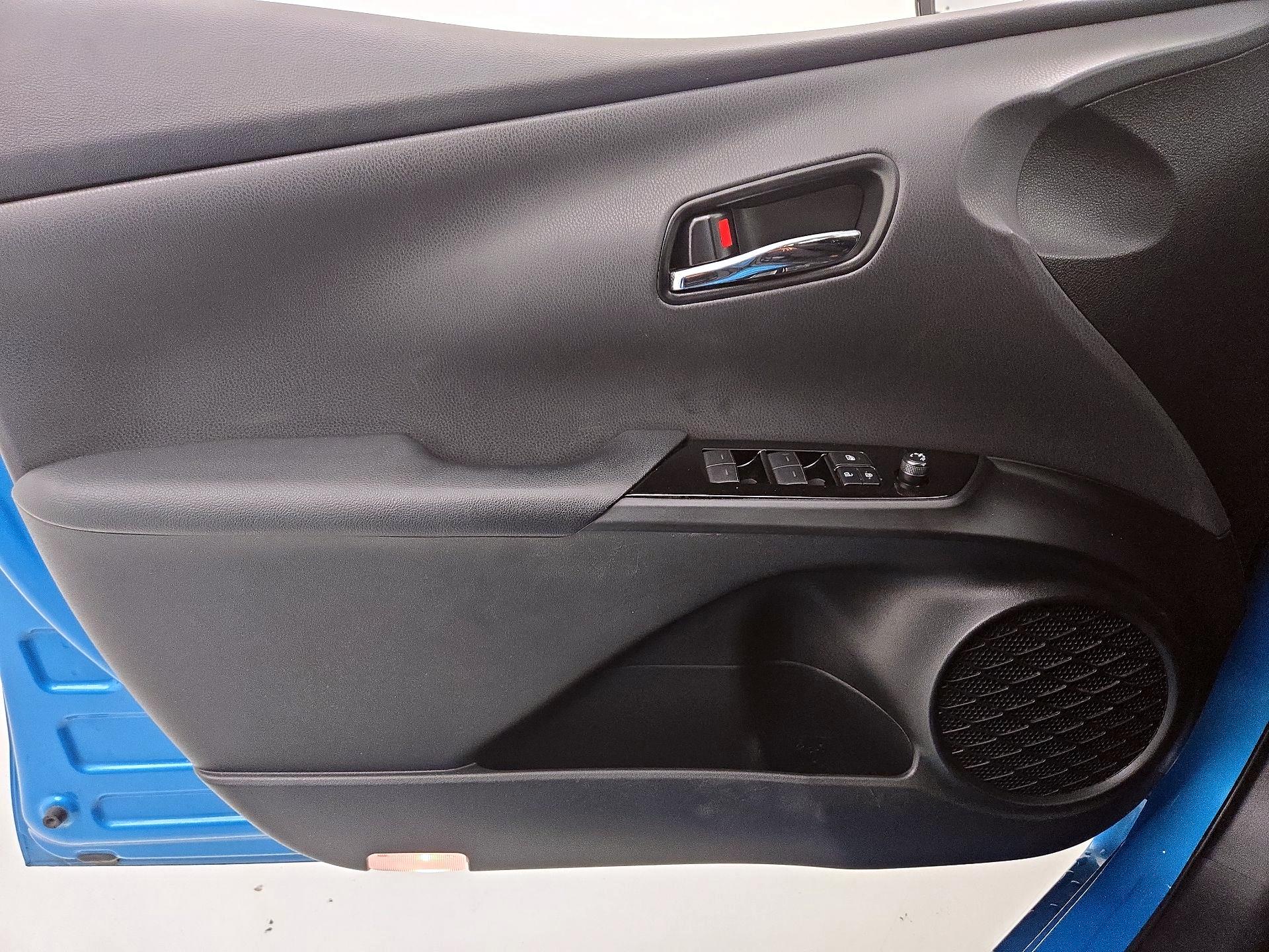 Thumbnail: 2020 Toyota Prius Prime - 12