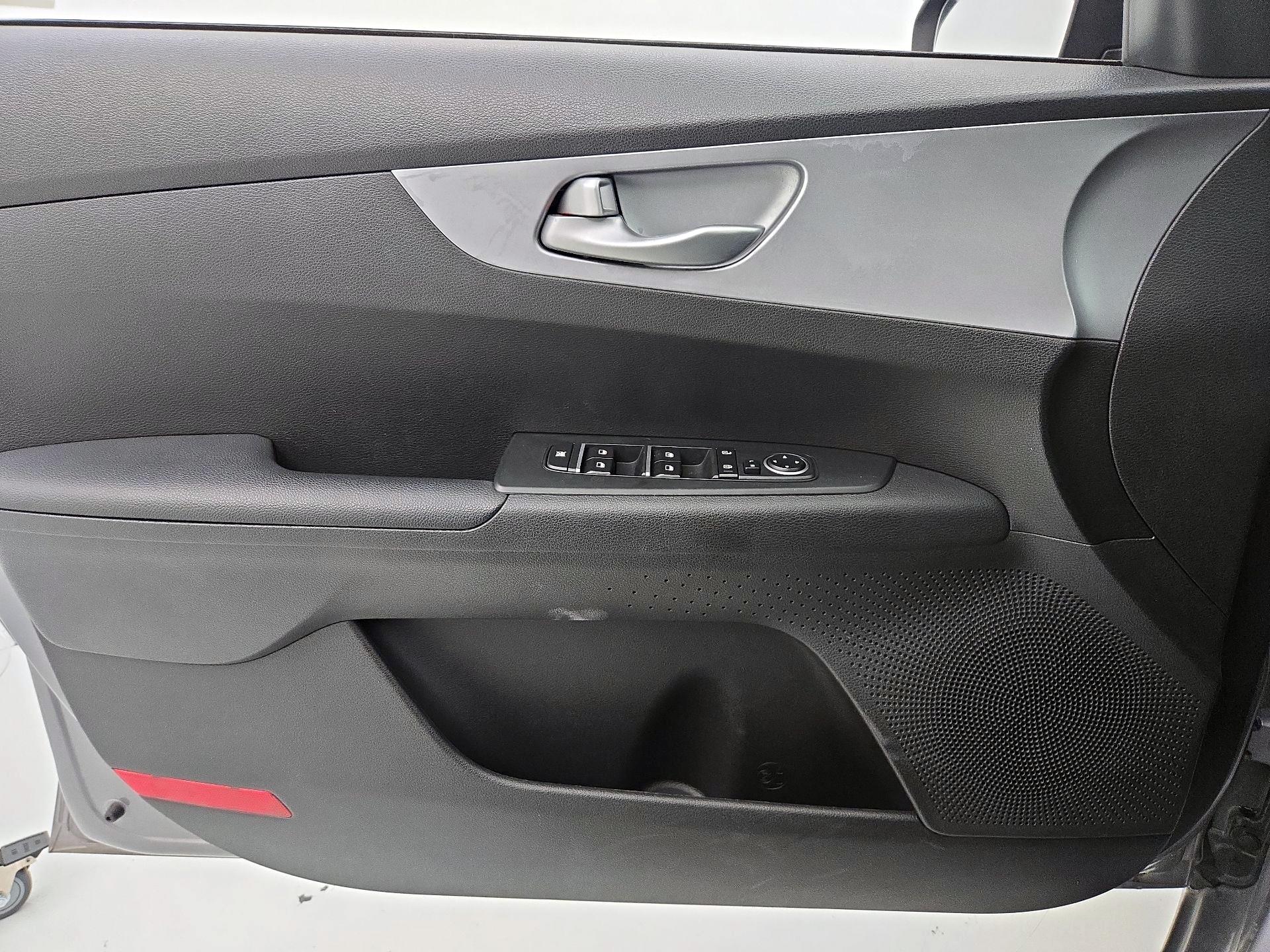 Thumbnail: 2023 Kia Forte - 12