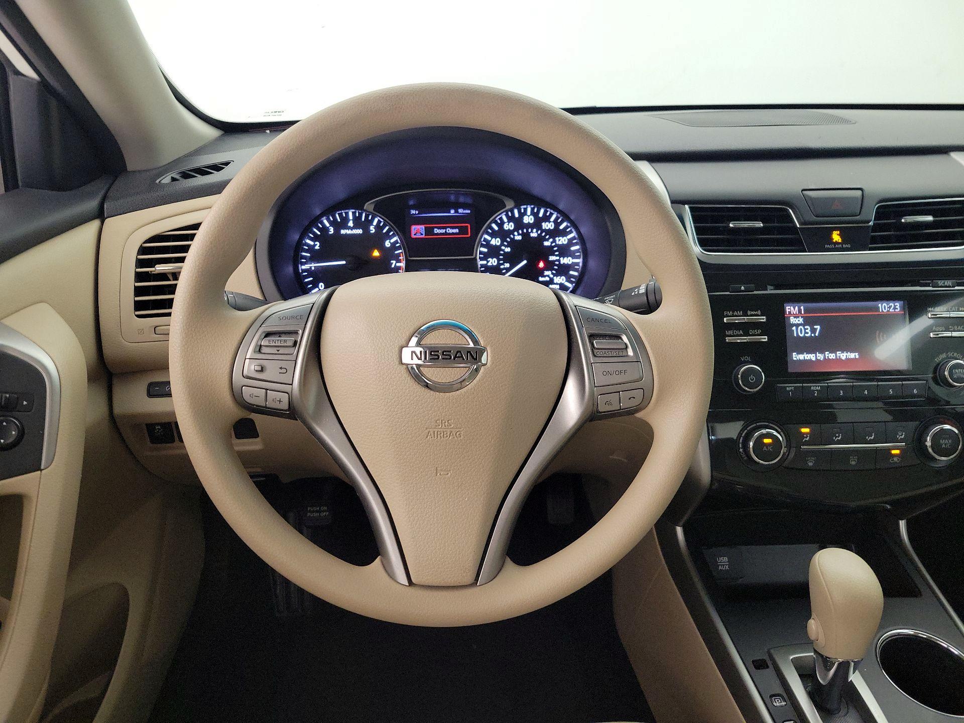 Thumbnail: 2015 Nissan Altima - 10