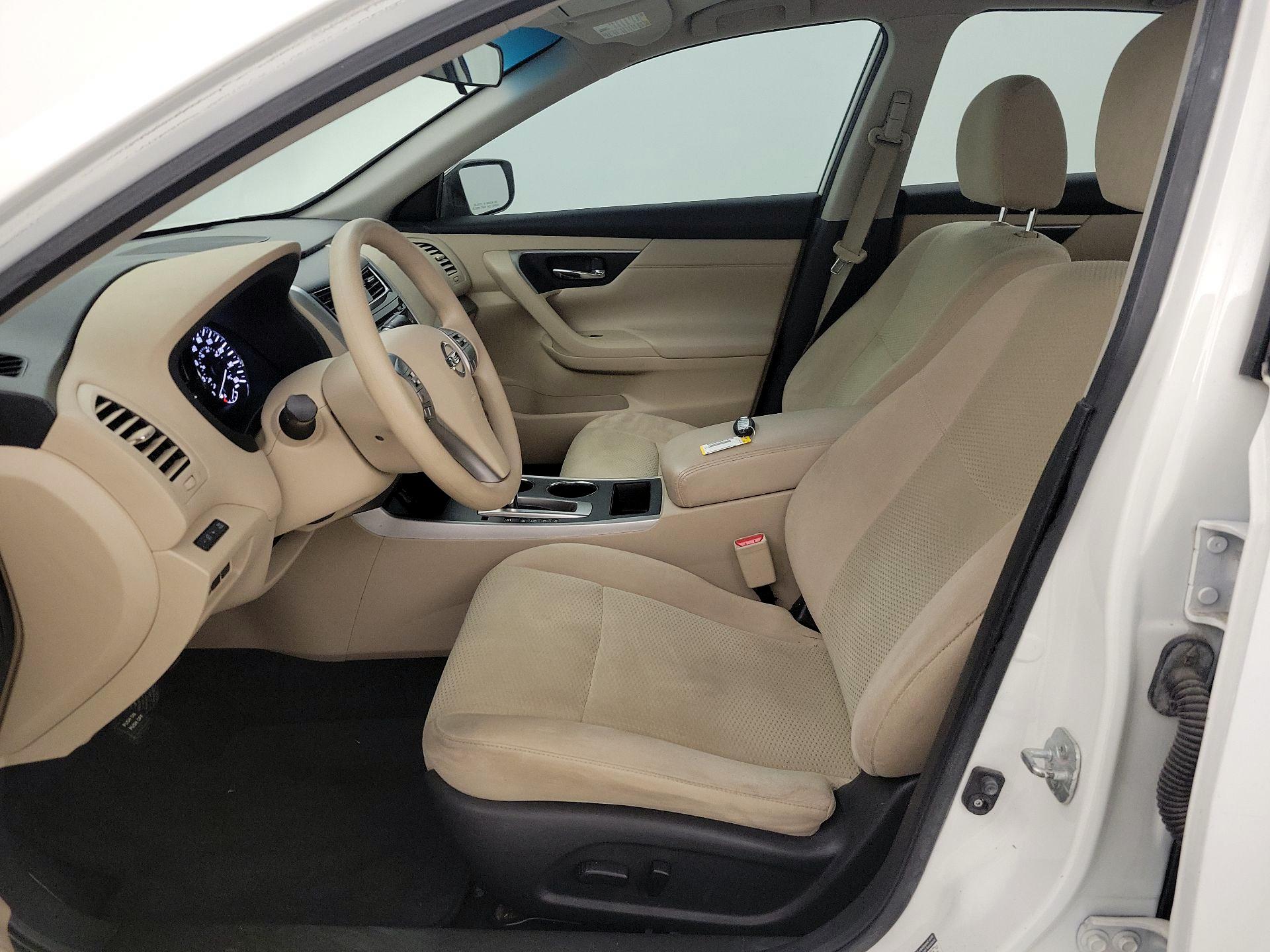 Thumbnail: 2015 Nissan Altima - 11