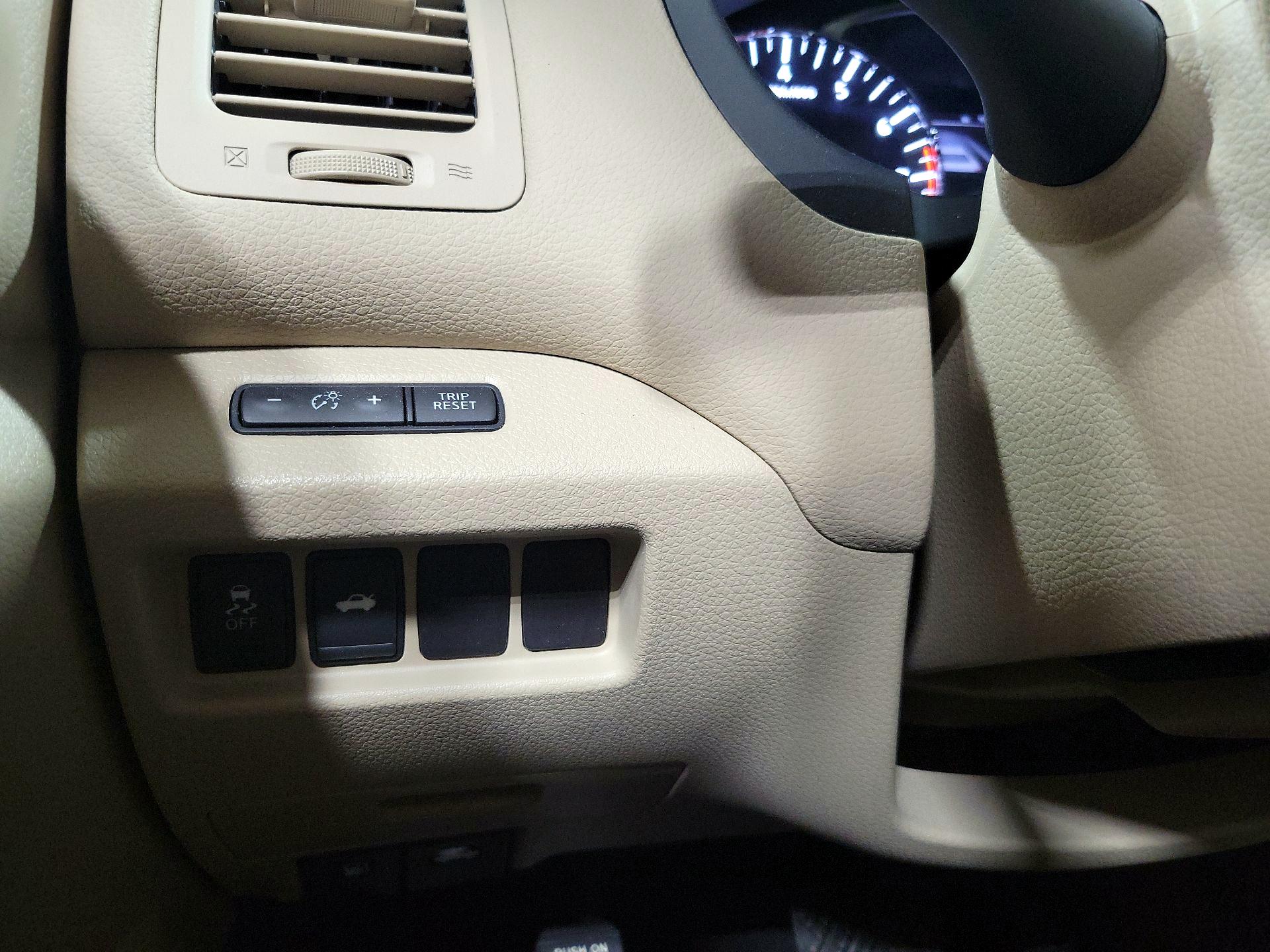 Thumbnail: 2015 Nissan Altima - 13