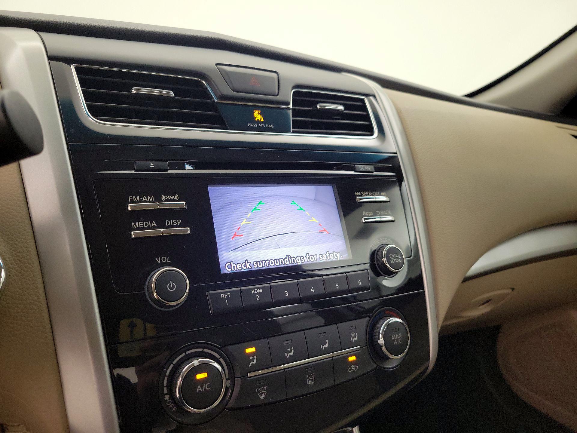 Thumbnail: 2015 Nissan Altima - 14