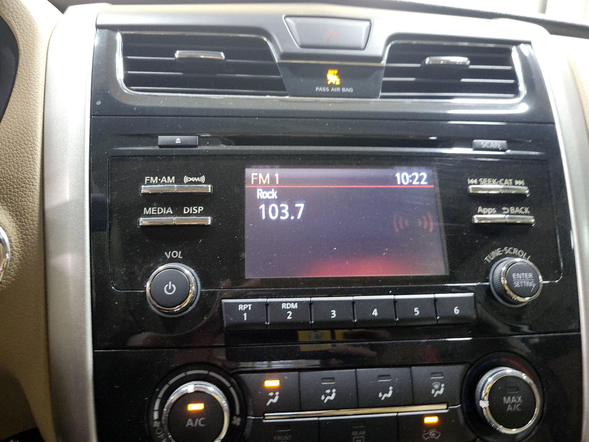 Thumbnail: 2015 Nissan Altima - 15