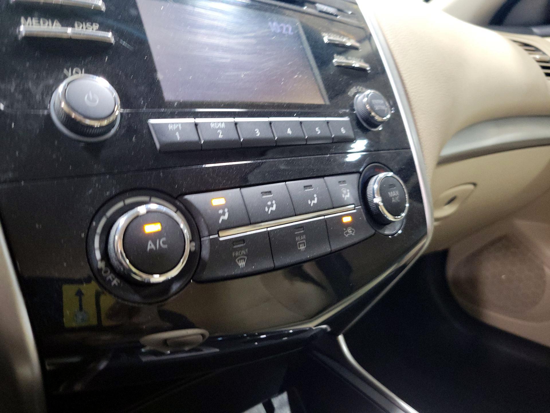 Thumbnail: 2015 Nissan Altima - 16