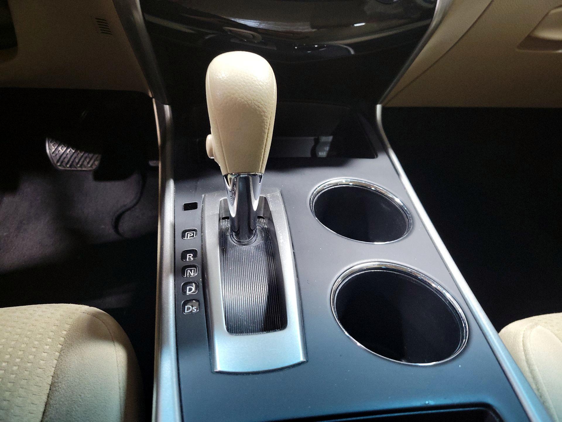 Thumbnail: 2015 Nissan Altima - 17