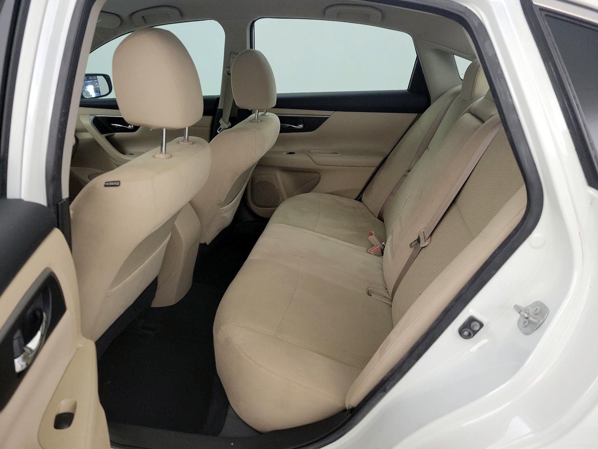 Thumbnail: 2015 Nissan Altima - 18