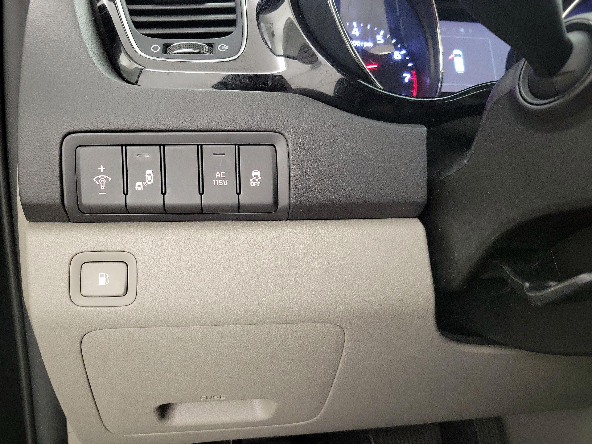 Thumbnail: 2016 Kia Sedona - 13