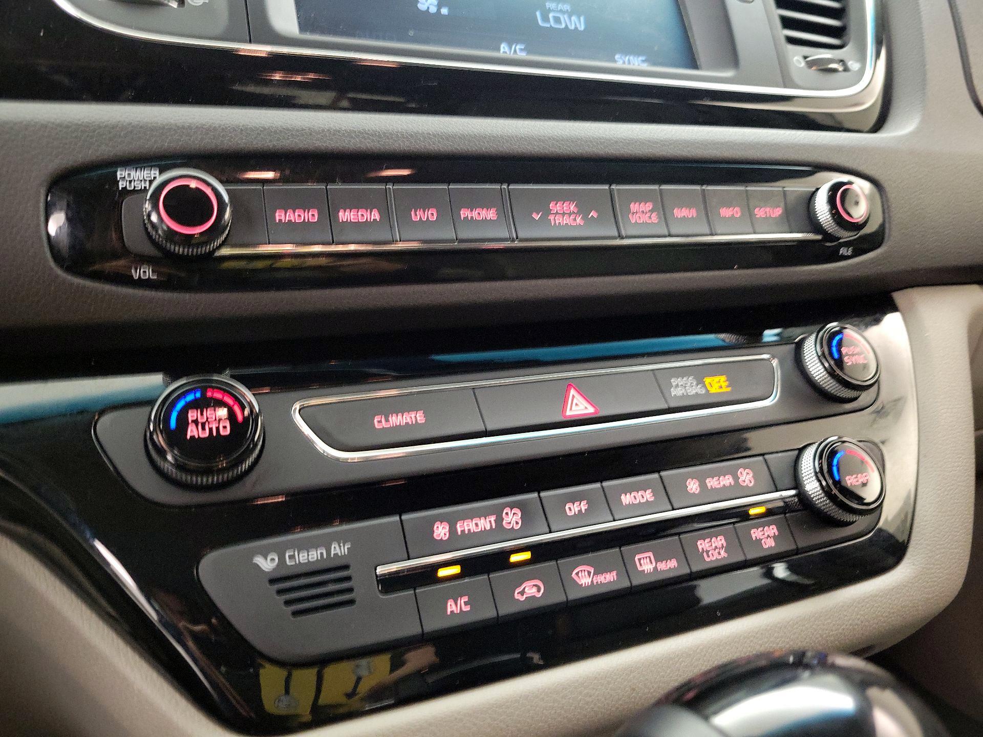 Thumbnail: 2016 Kia Sedona - 16