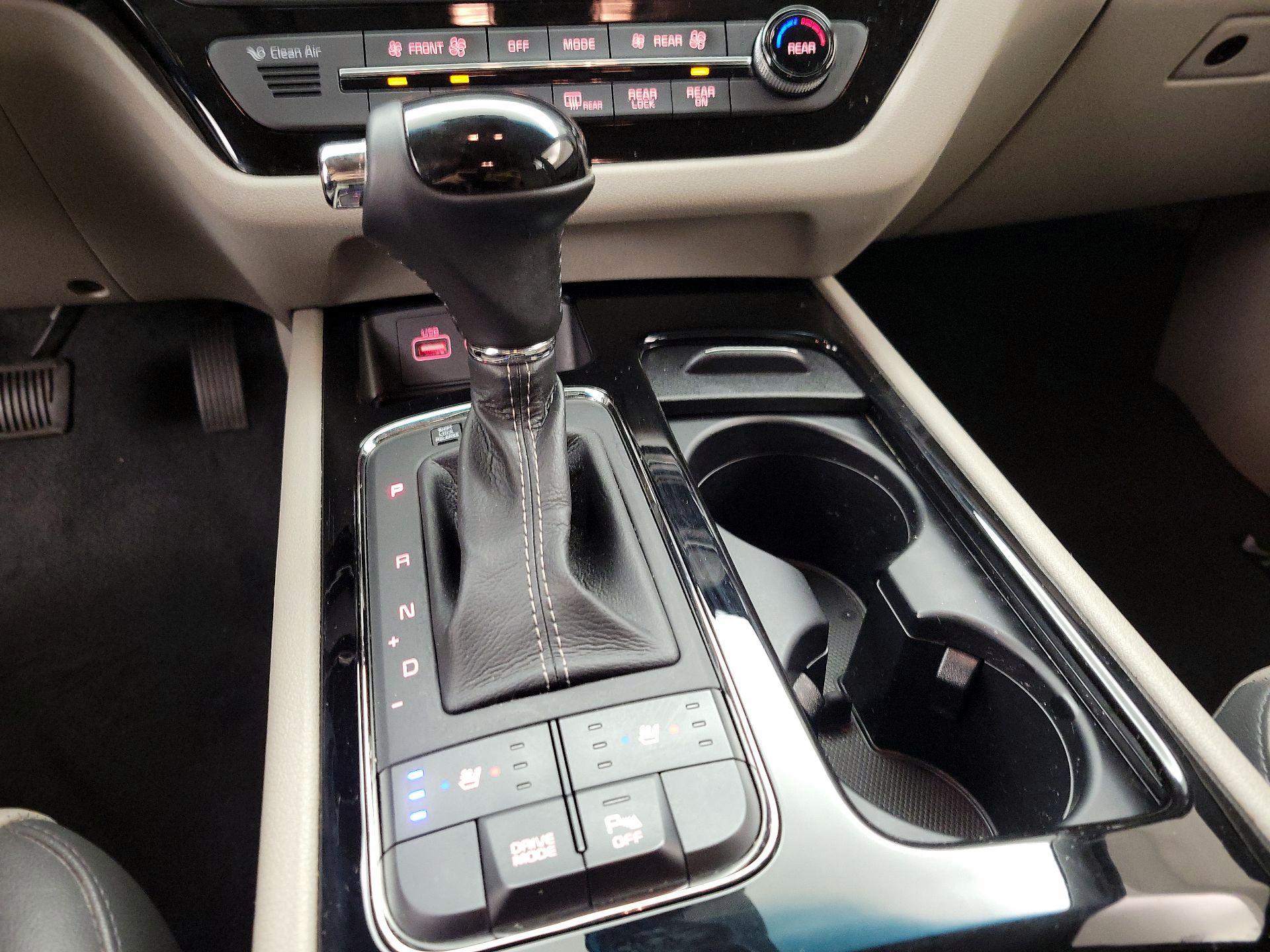 Thumbnail: 2016 Kia Sedona - 17