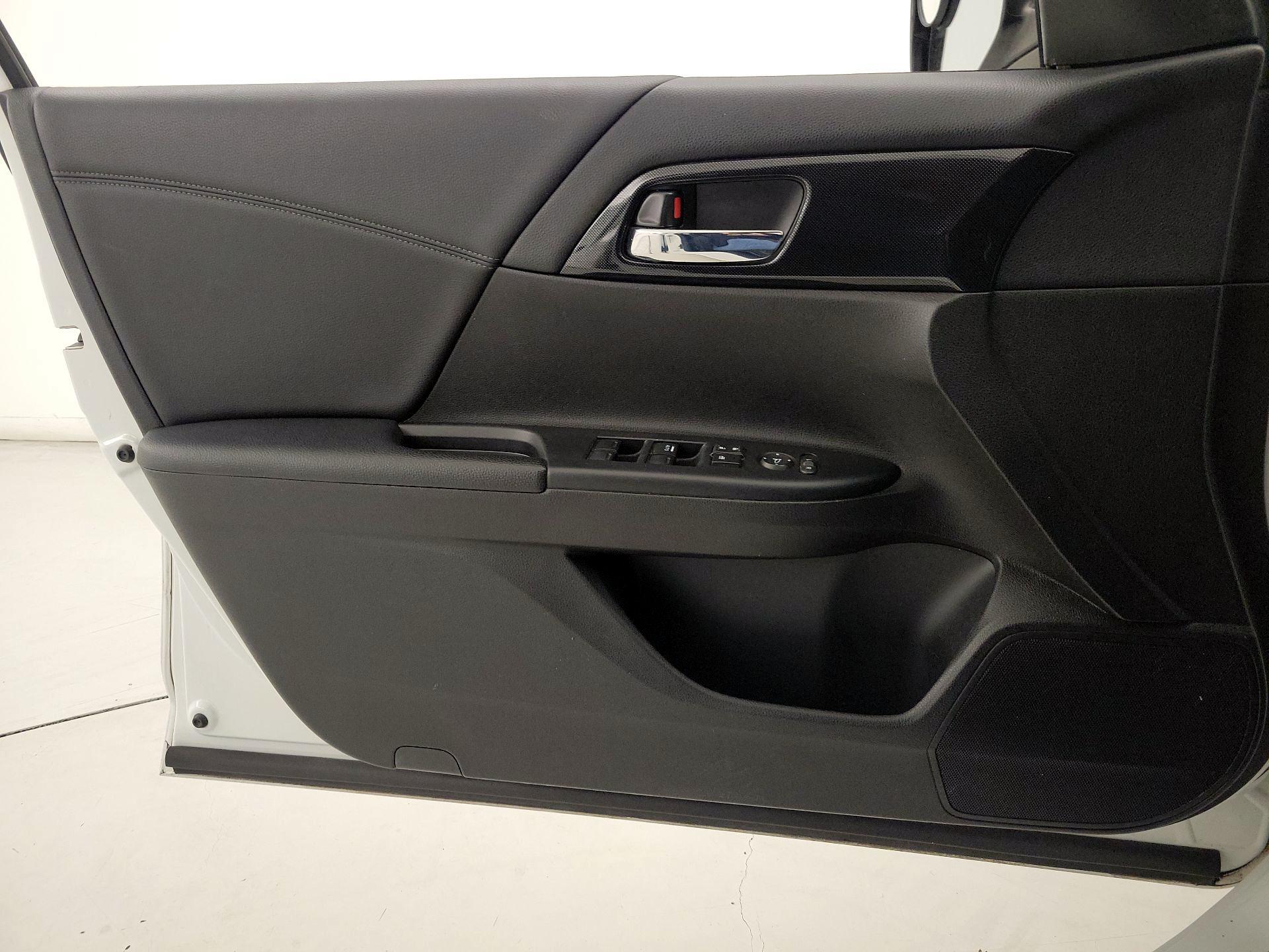 Thumbnail: 2015 Honda Accord - 12