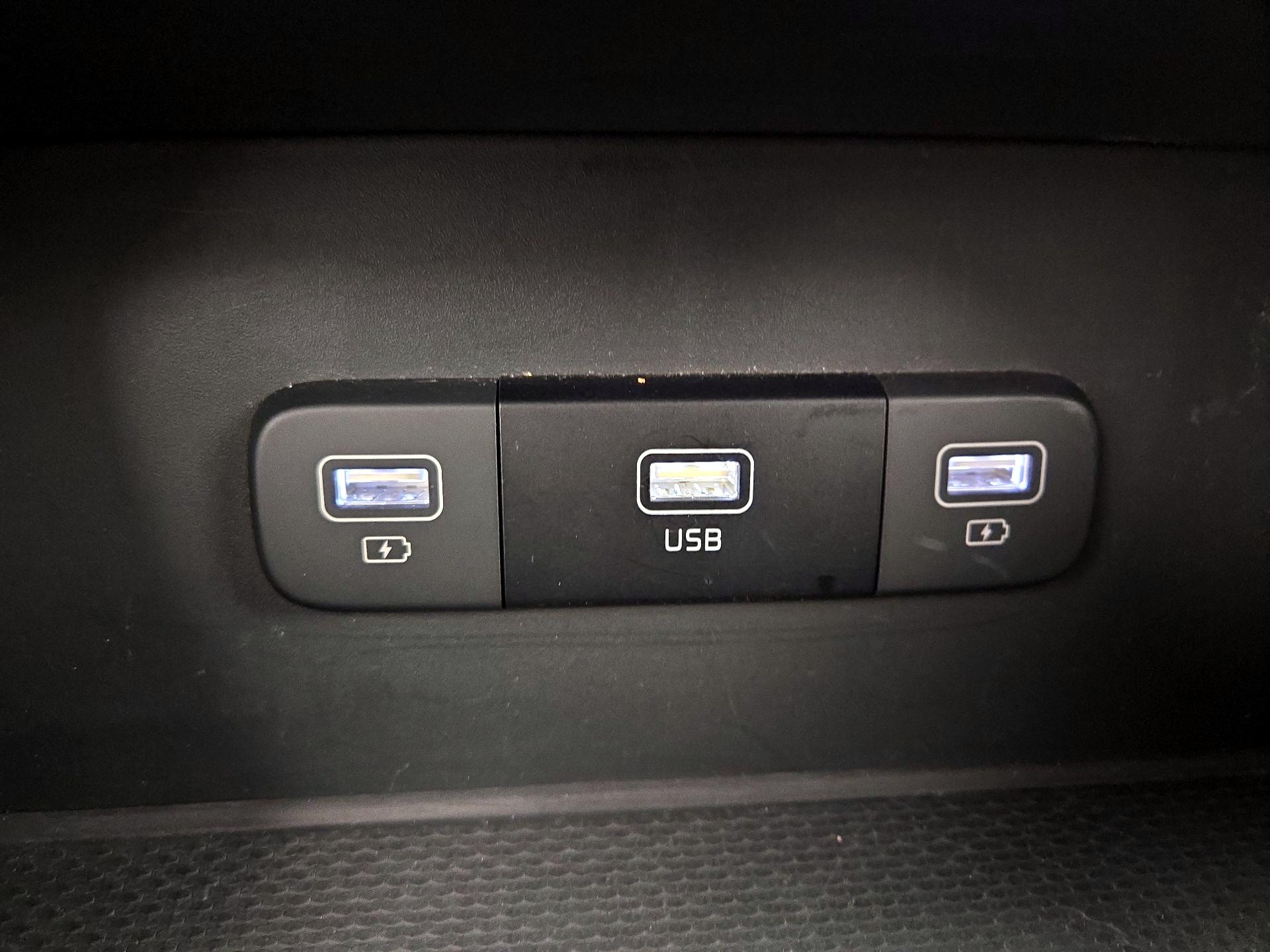 Thumbnail: 2024 Kia Carnival - 17