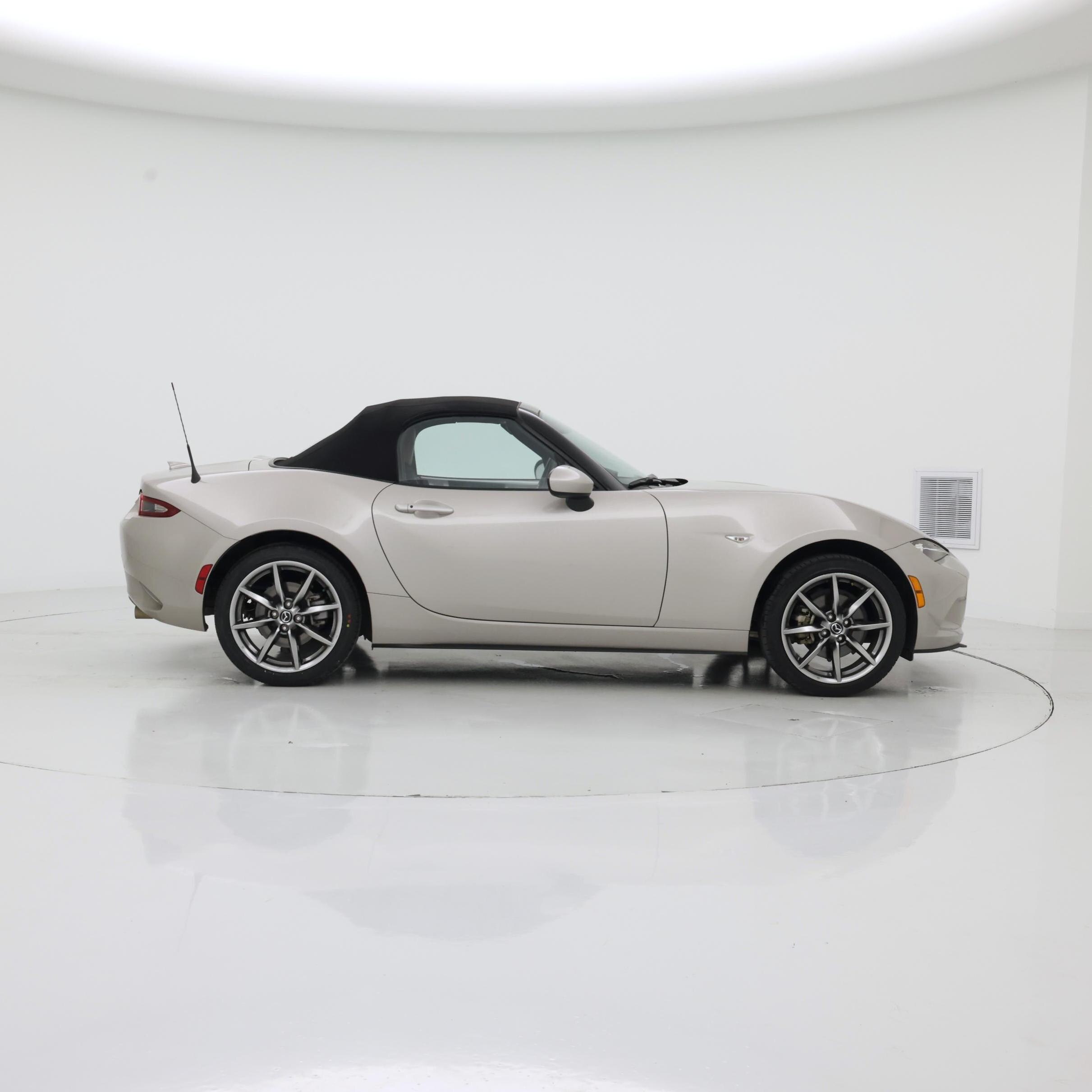 Thumbnail: 2023 Mazda MX-5 Miata - 7