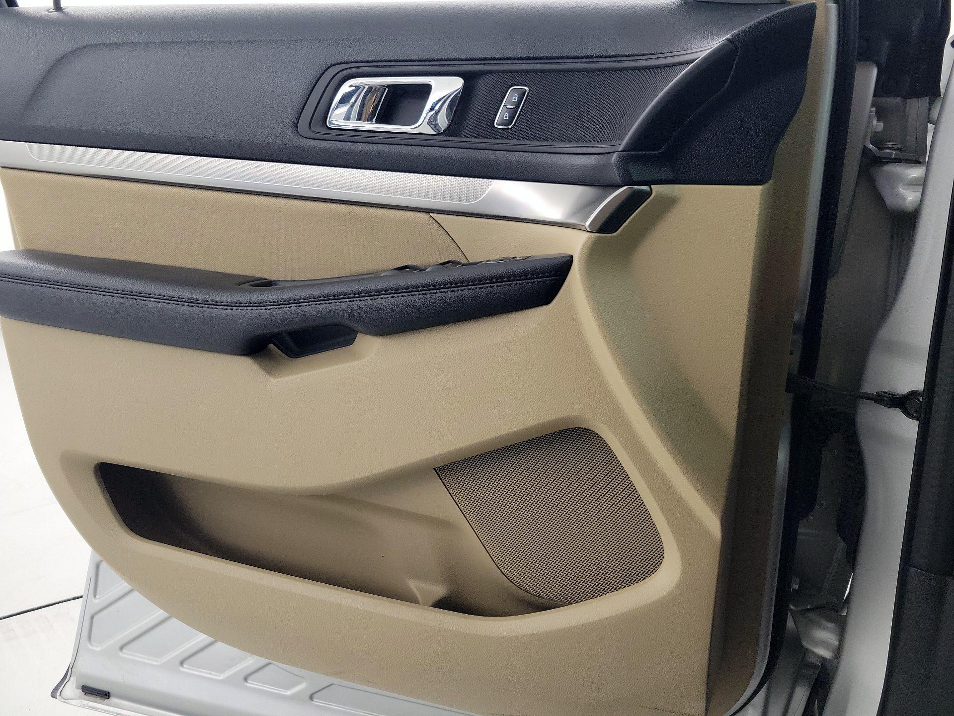 Thumbnail: 2016 Ford Explorer - 12