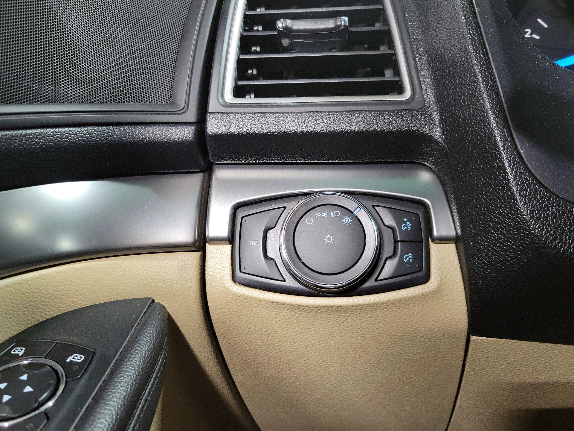 Thumbnail: 2016 Ford Explorer - 13