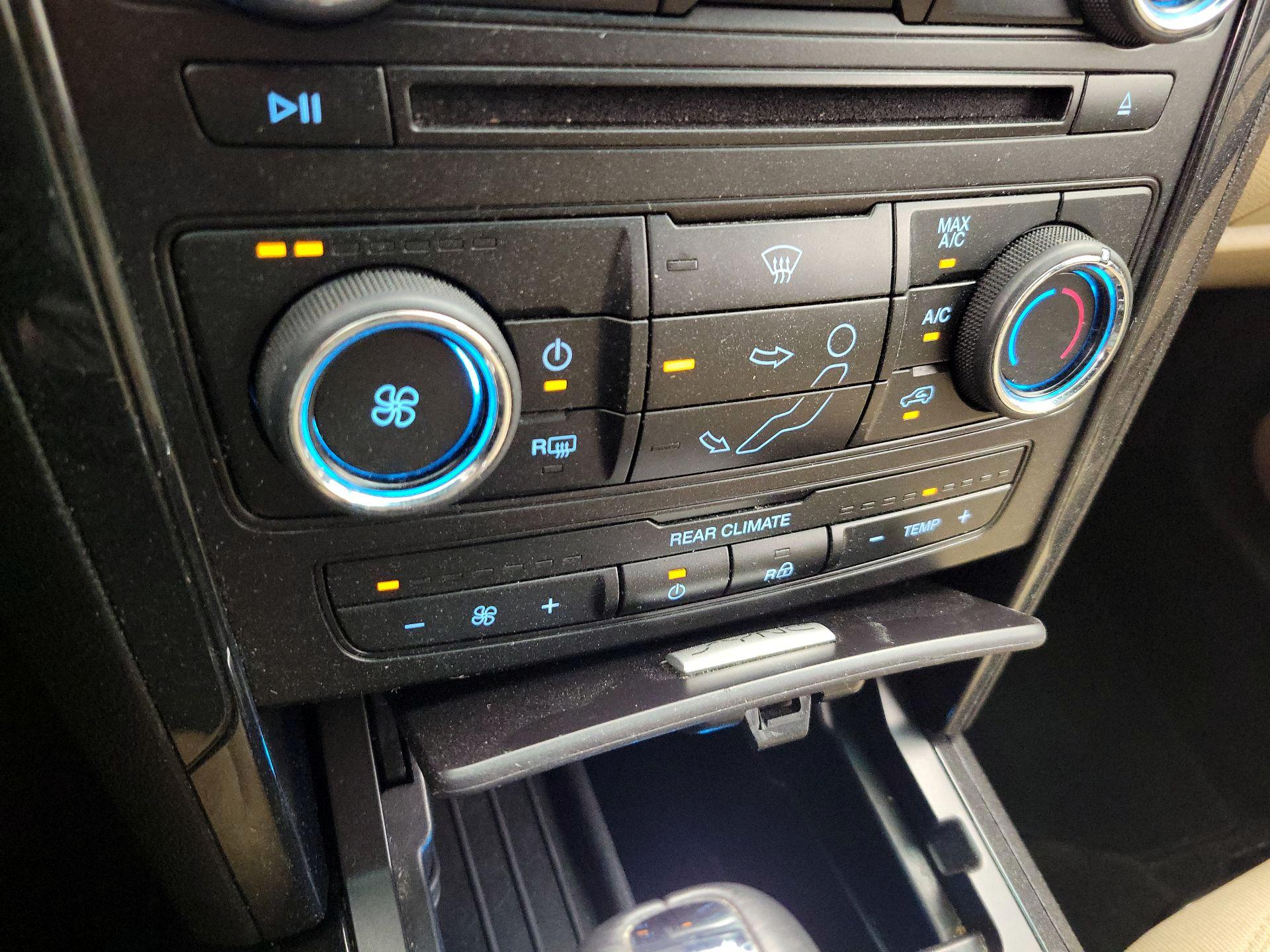 Thumbnail: 2016 Ford Explorer - 16