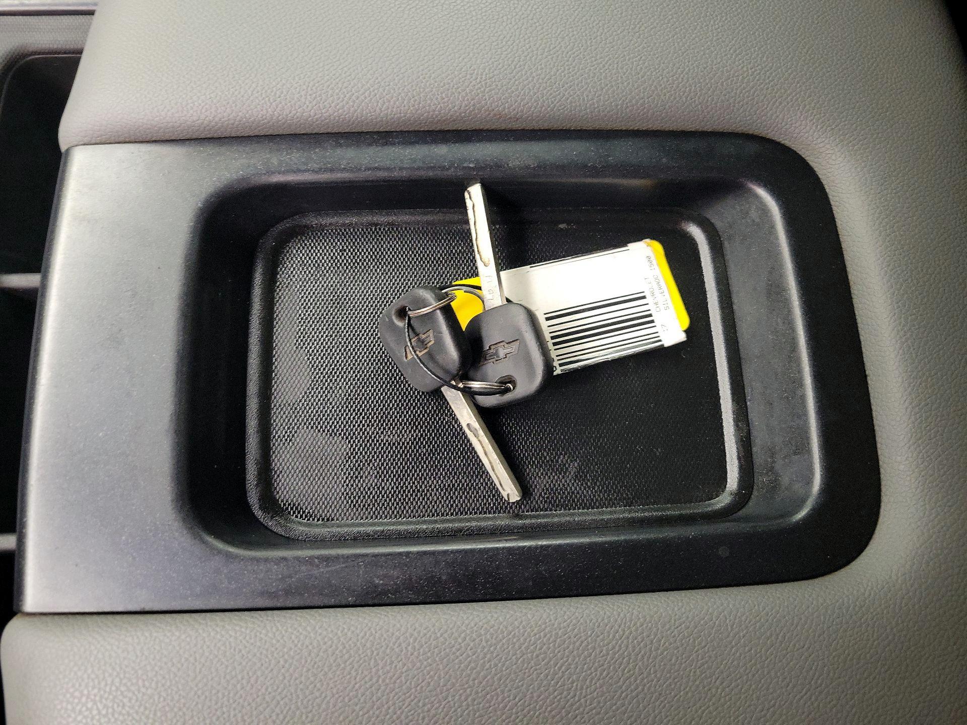 Thumbnail: 2017 Chevrolet Silverado 1500 - 19