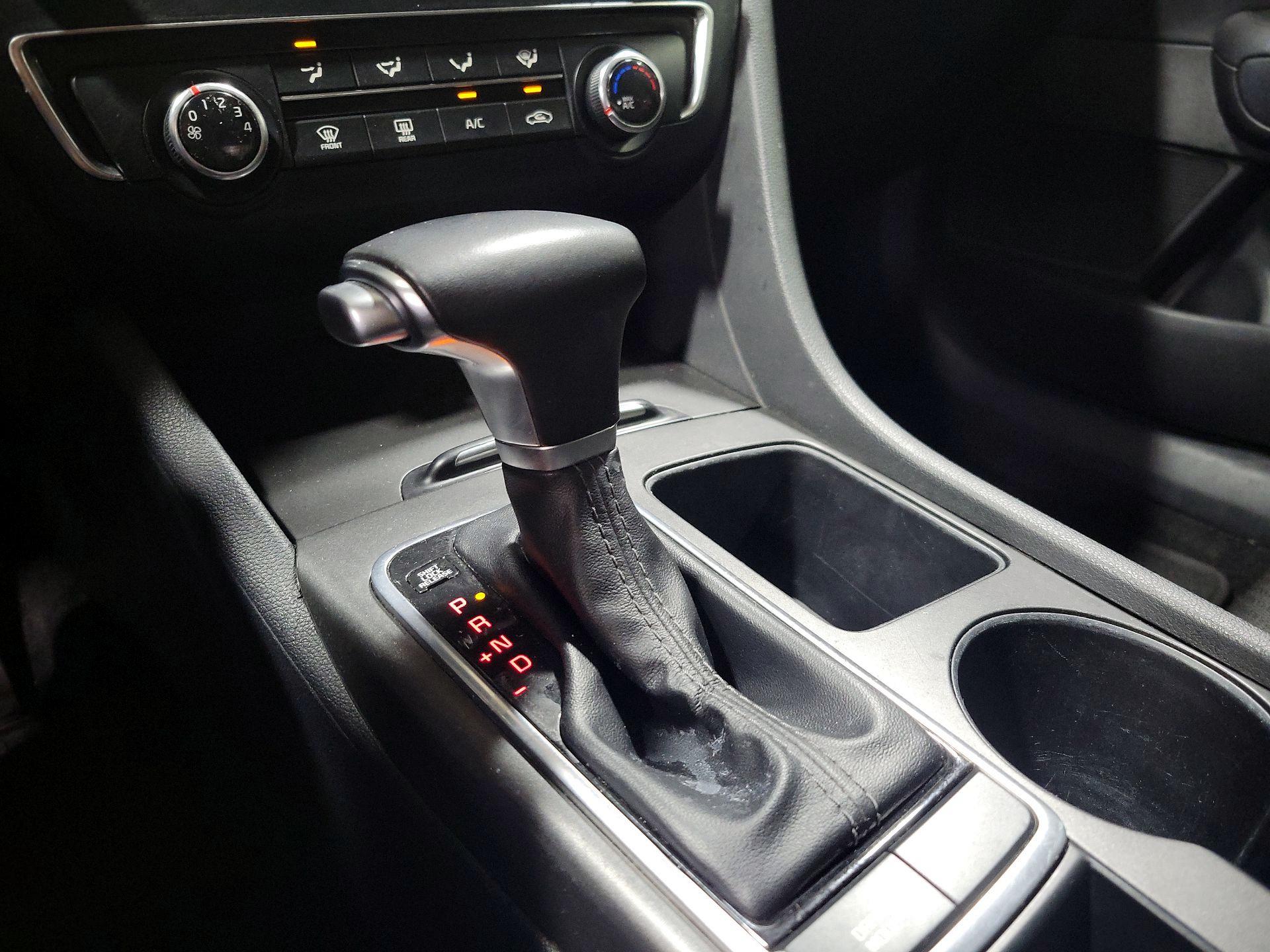 Thumbnail: 2018 Kia Optima - 17