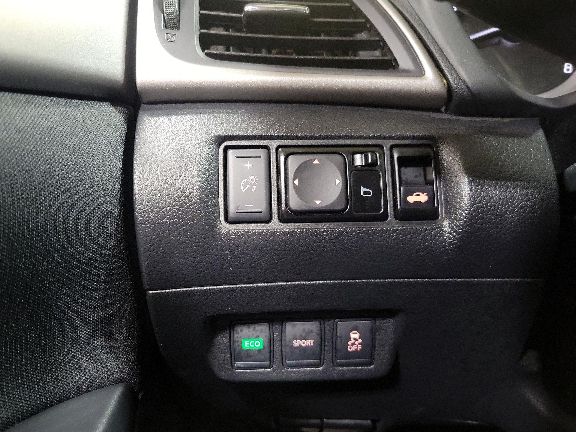 Thumbnail: 2015 Nissan Sentra - 13