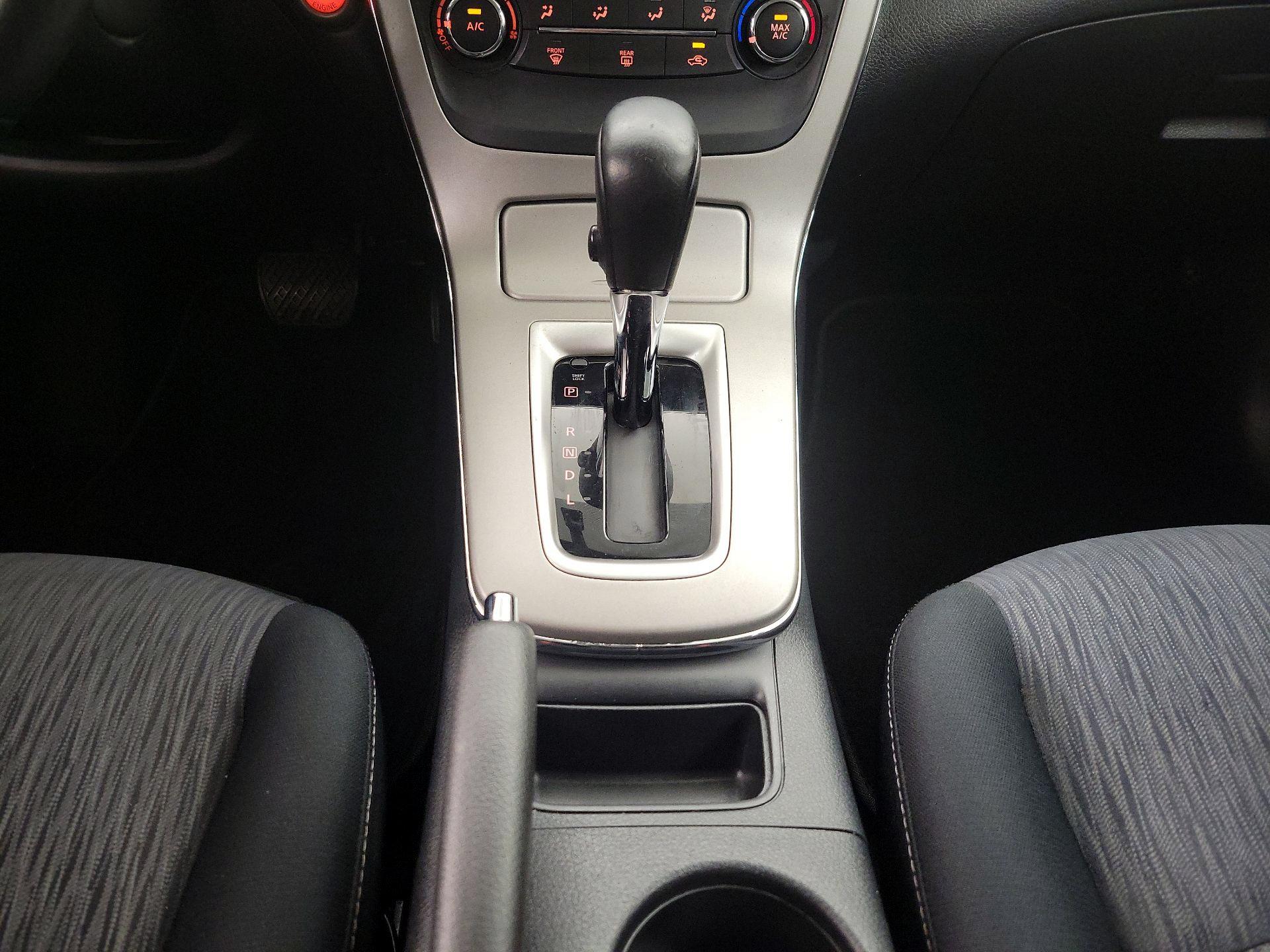 Thumbnail: 2015 Nissan Sentra - 17