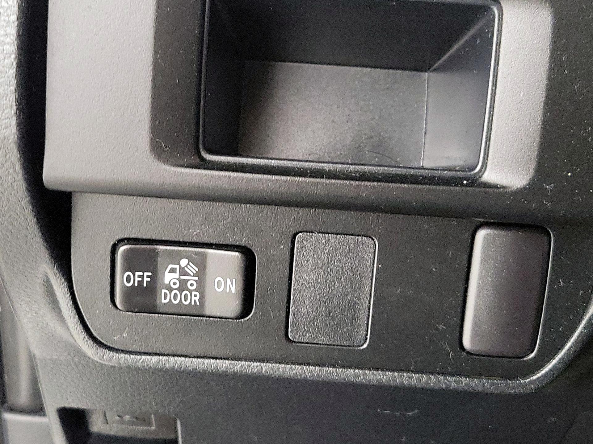 Thumbnail: 2016 Toyota Tacoma - 13