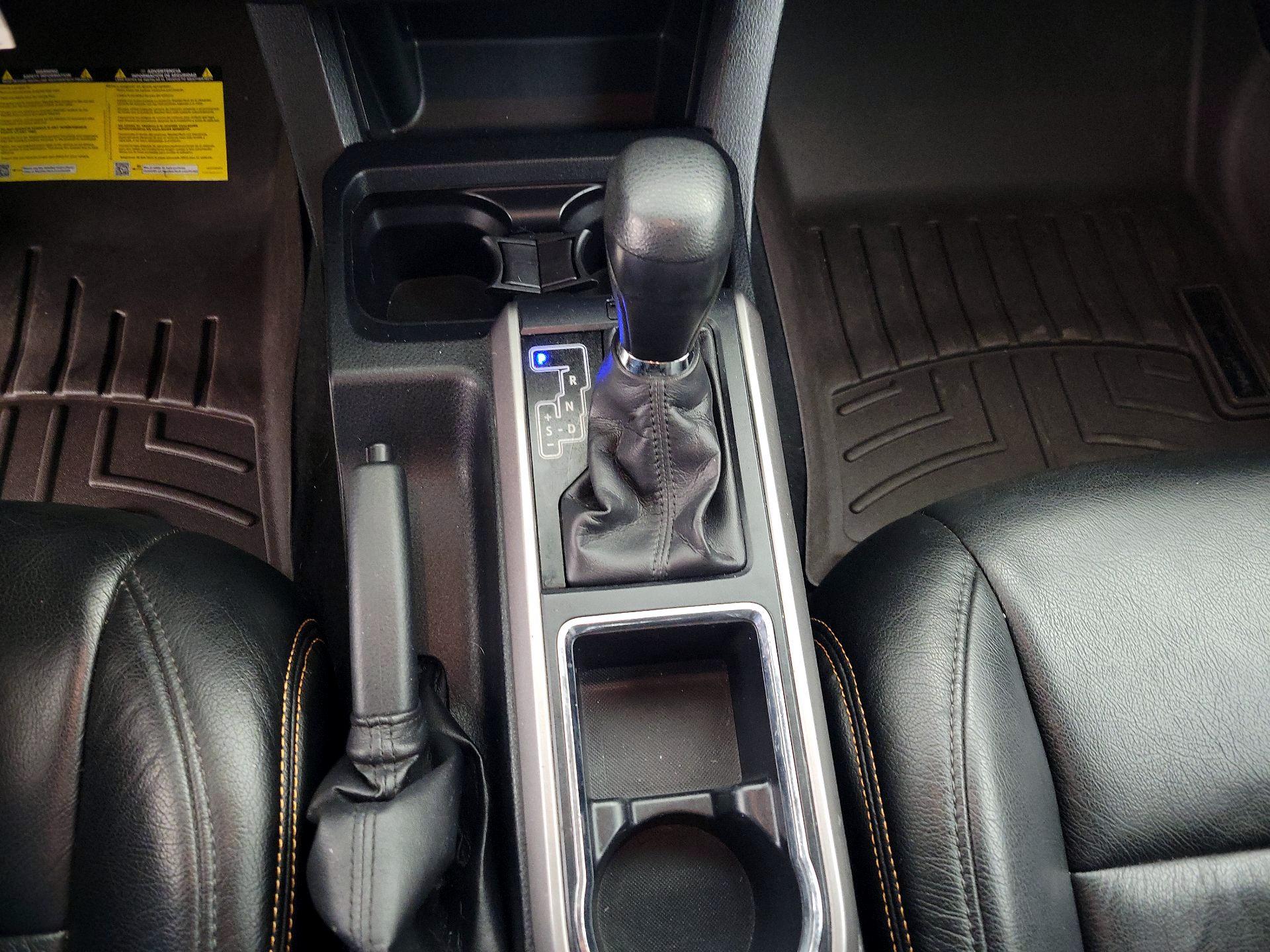 Thumbnail: 2016 Toyota Tacoma - 17