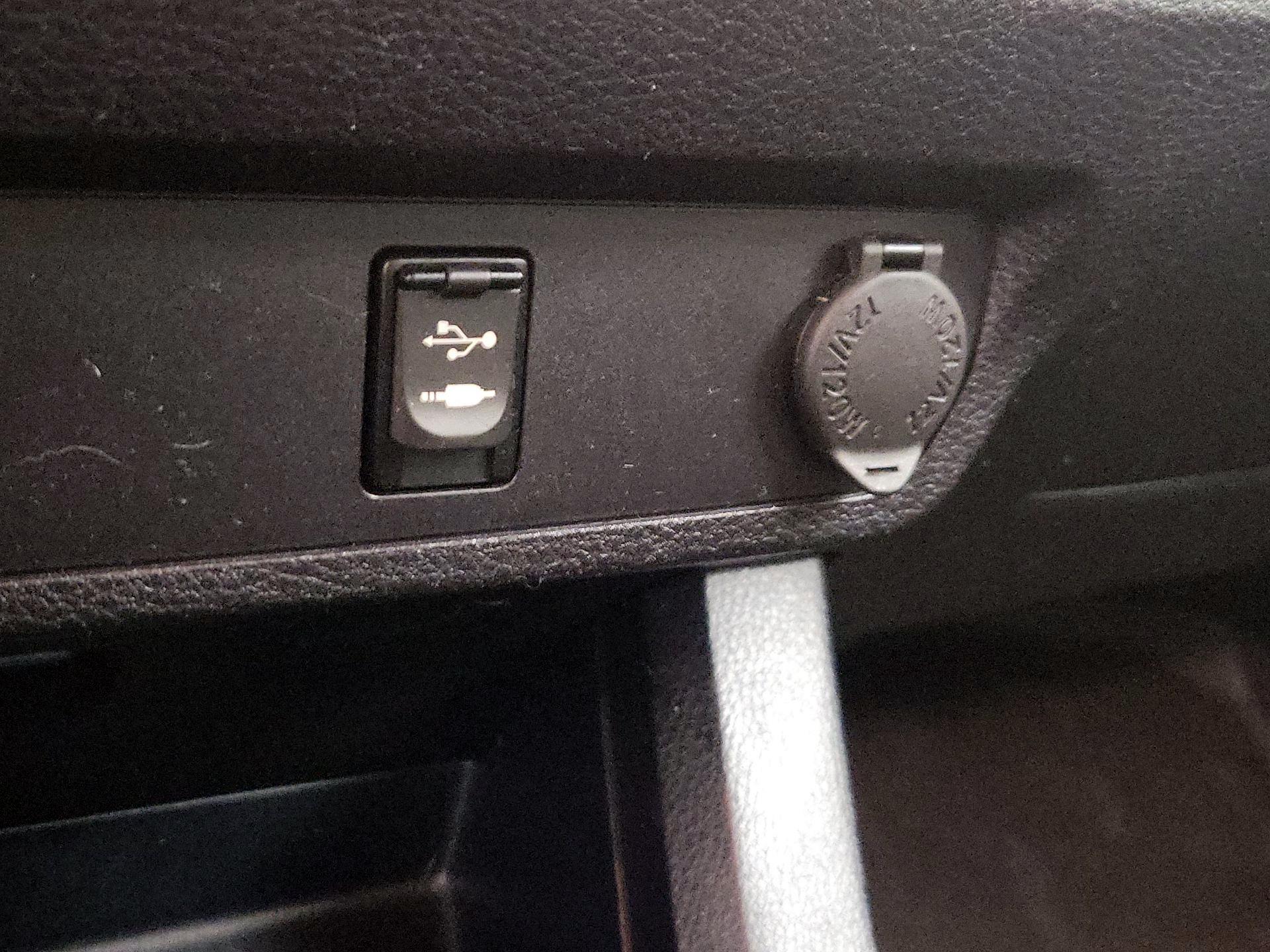 Thumbnail: 2016 Toyota Tacoma - 18