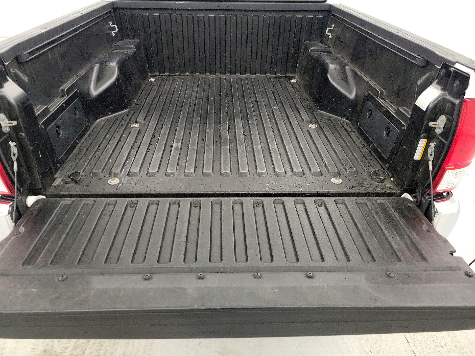 Thumbnail: 2016 Toyota Tacoma - 20