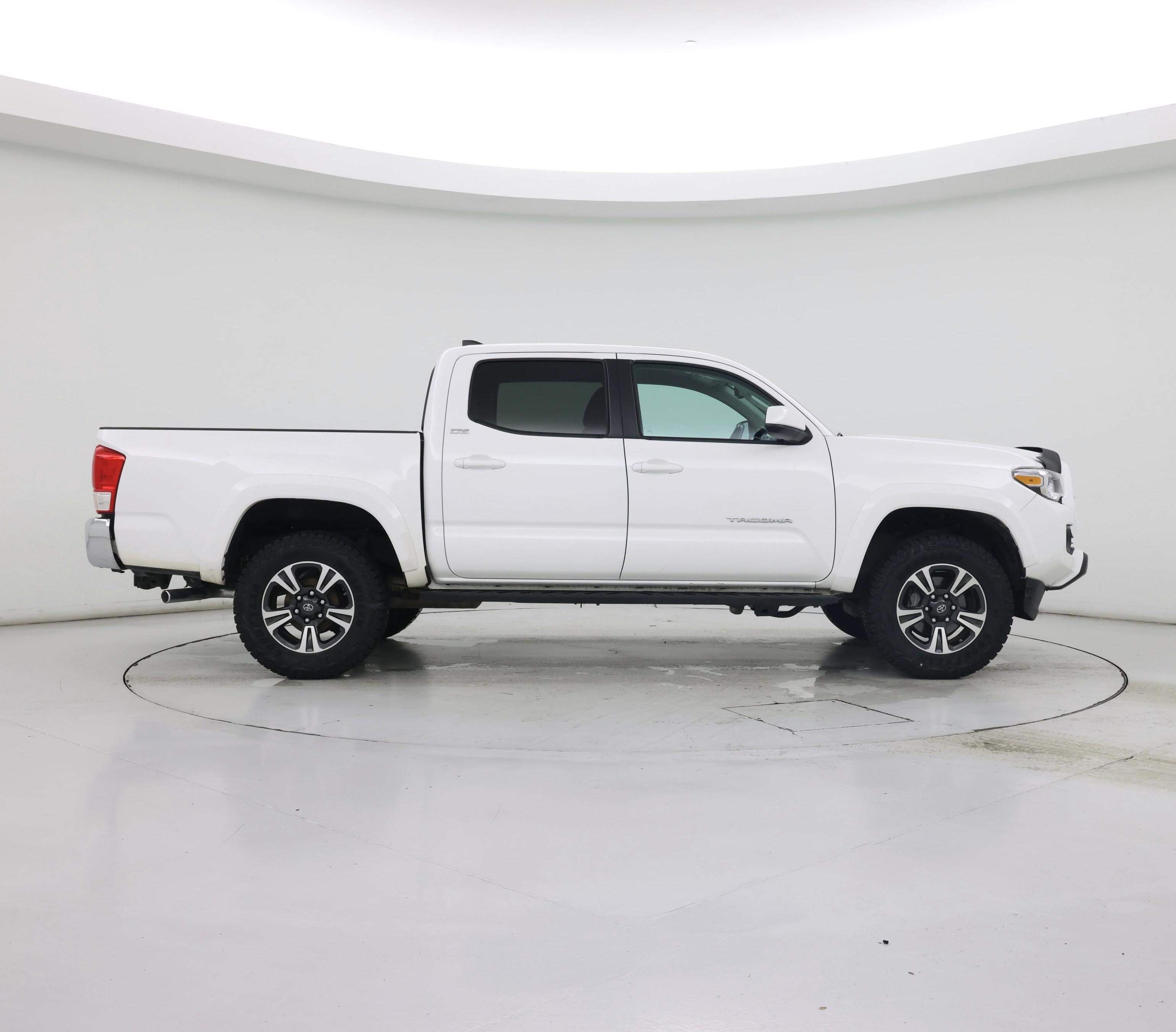 Thumbnail: 2016 Toyota Tacoma - 7