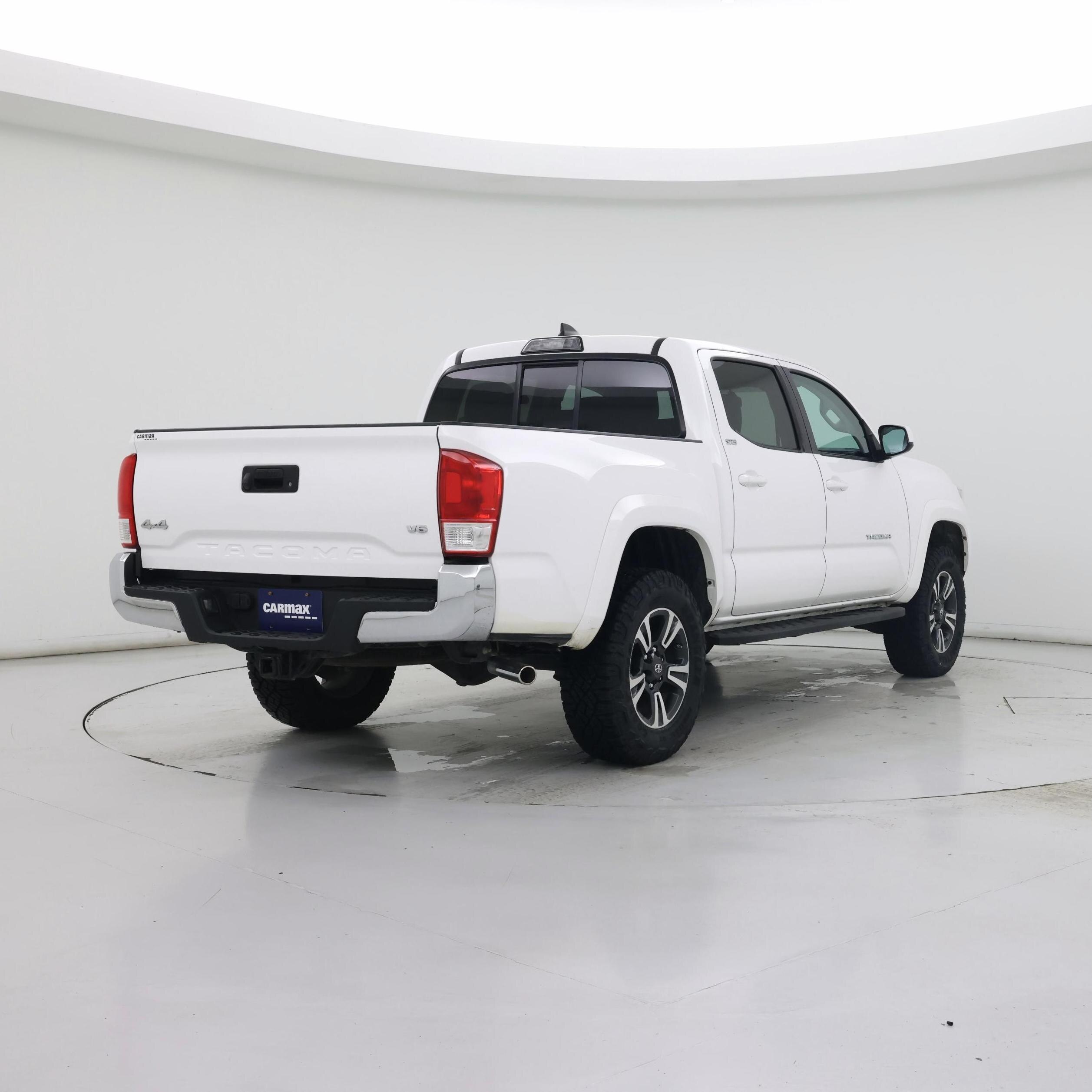 Thumbnail: 2016 Toyota Tacoma - 8