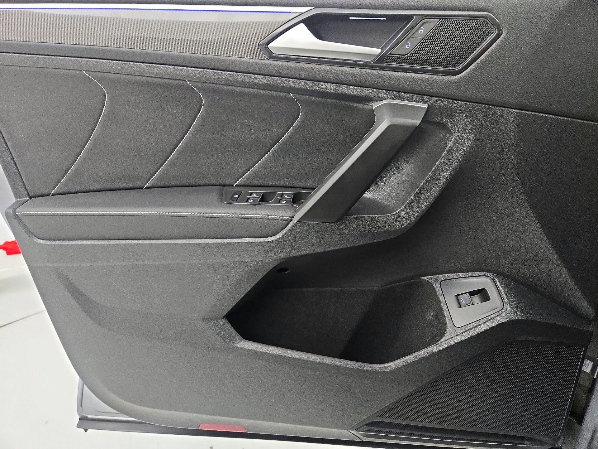 Thumbnail: 2024 Volkswagen Tiguan - 12