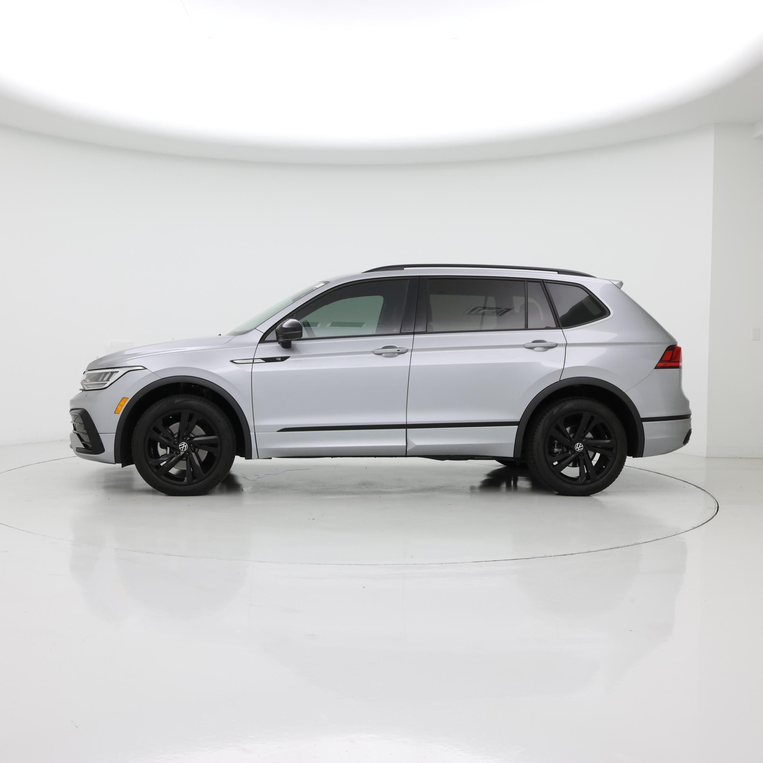 Thumbnail: 2024 Volkswagen Tiguan - 3