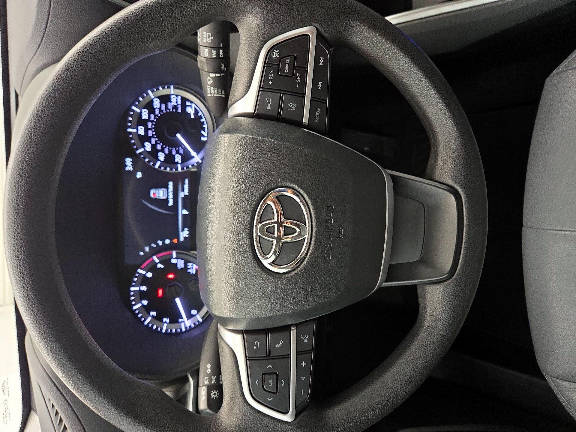 Thumbnail: 2023 Toyota Highlander - 10