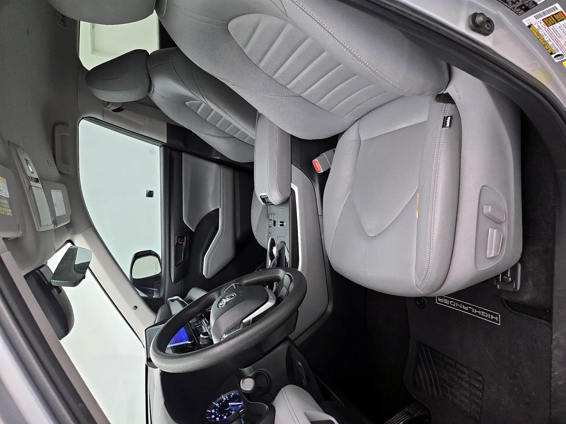 Thumbnail: 2023 Toyota Highlander - 11